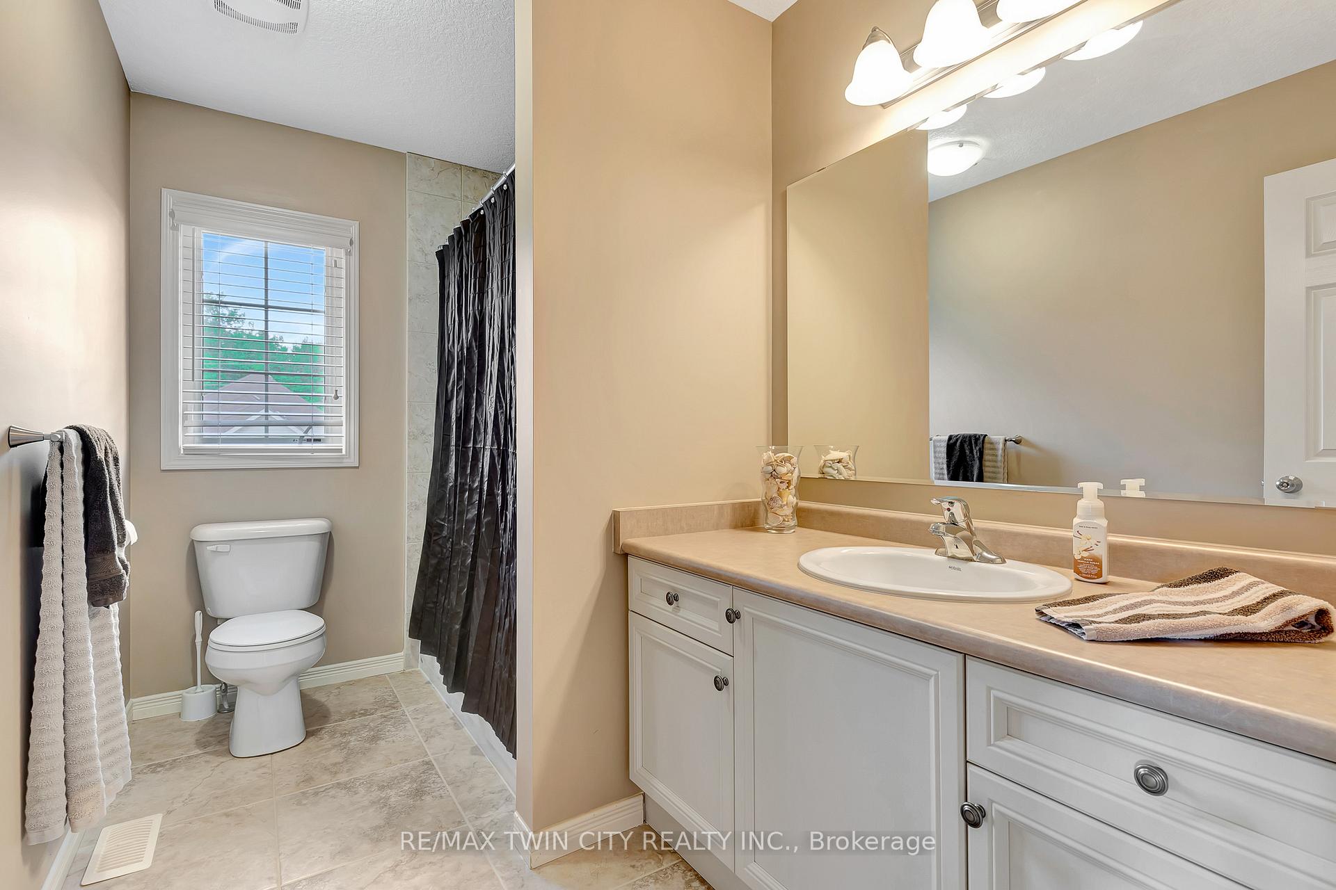 Photo 21 of 869 Laurelwood Drive, Waterloo — HOMEH