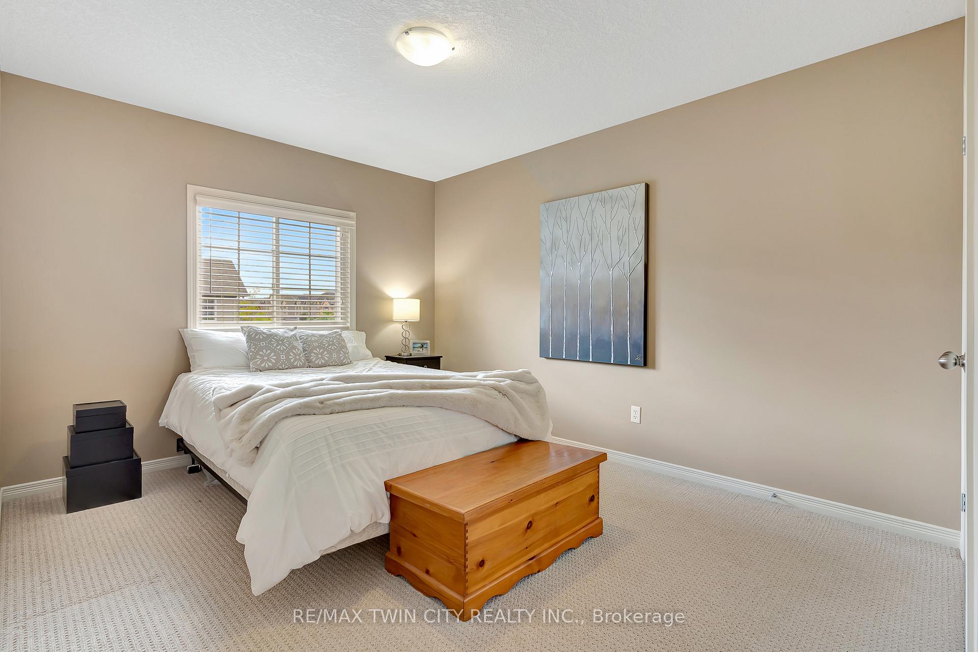 Photo 23 of 869 Laurelwood Drive, Waterloo — HOMEH