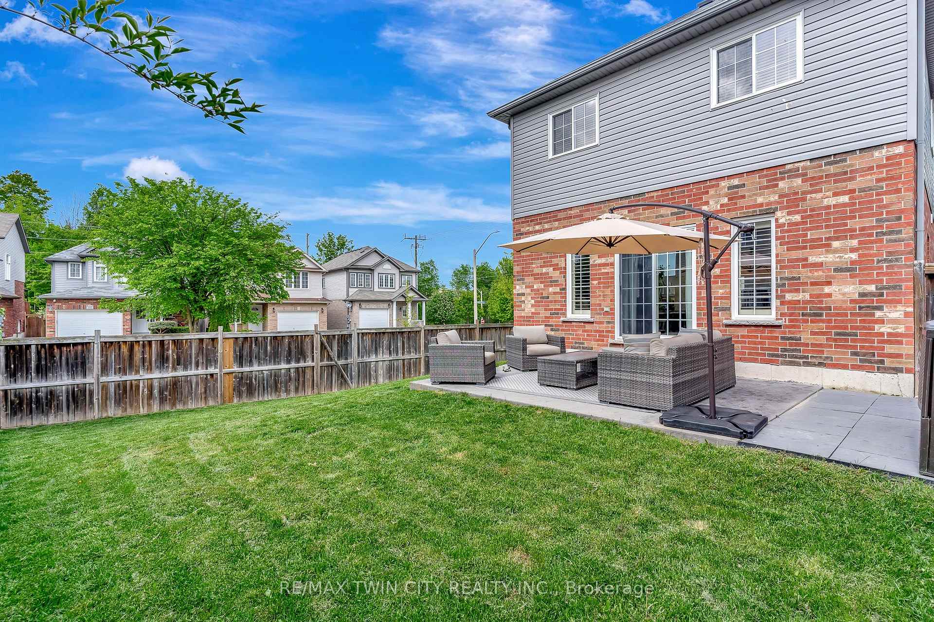 Photo 33 of 869 Laurelwood Drive, Waterloo — HOMEH