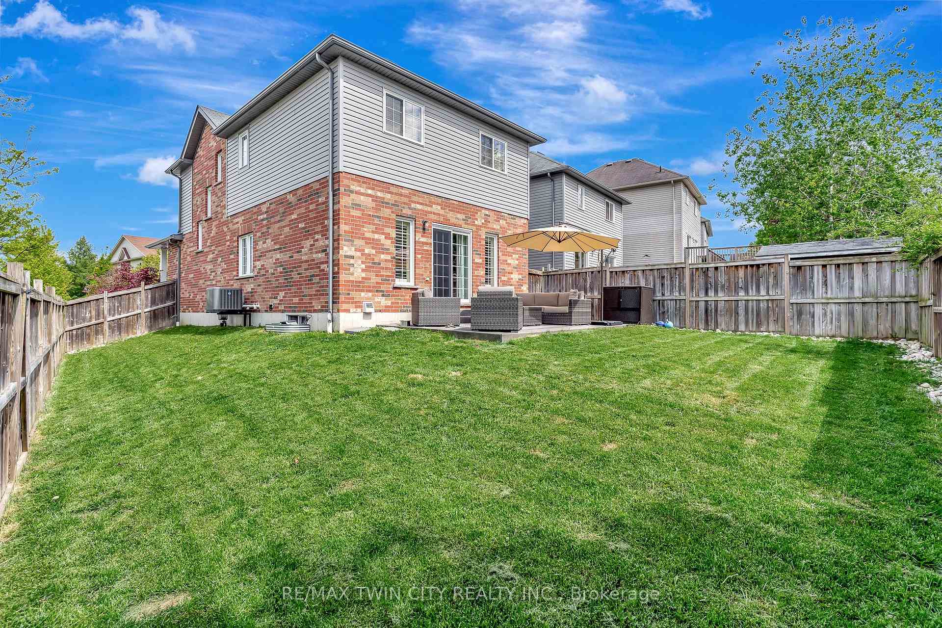 Photo 31 of 869 Laurelwood Drive, Waterloo — HOMEH