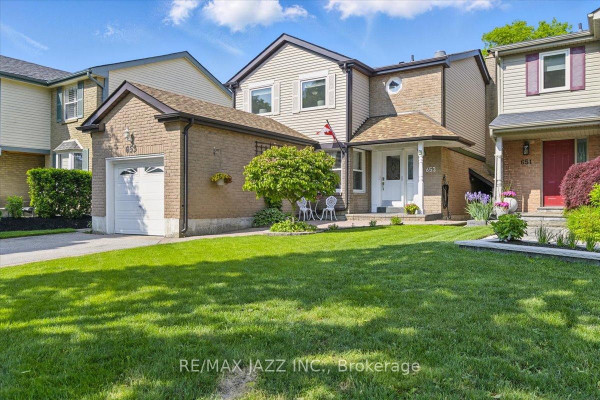 Photo 2 of 653 Cowan Circle, Pickering, Rosebank — HOMEH