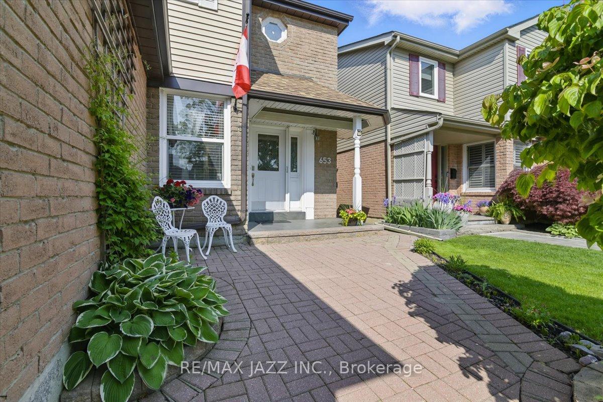 Photo 3 of 653 Cowan Circle, Pickering, Rosebank — HOMEH