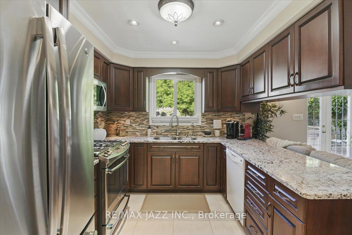 Photo 21 of 653 Cowan Circle, Pickering, Rosebank — HOMEH