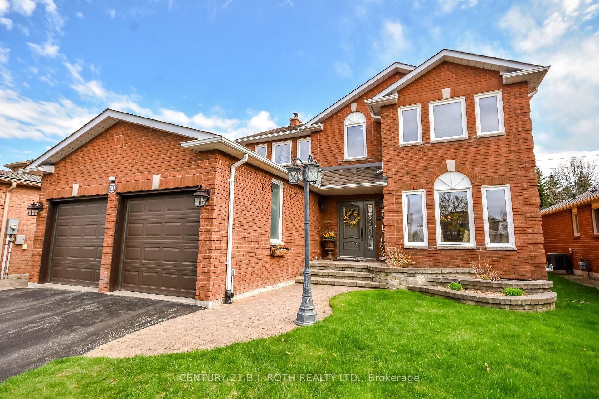 Photo 3 of 30 Golden Meadow Road, Barrie, Innis-Shore — HOMEH