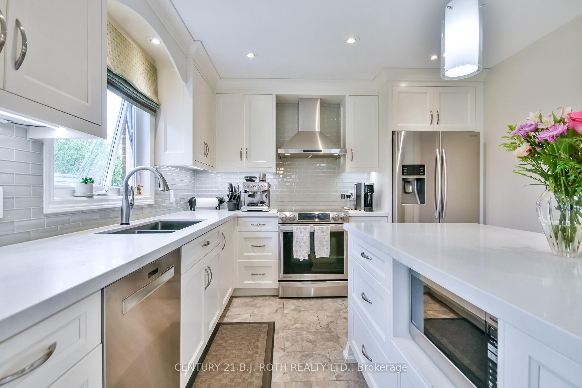 Photo 23 of 30 Golden Meadow Road, Barrie, Innis-Shore — HOMEH