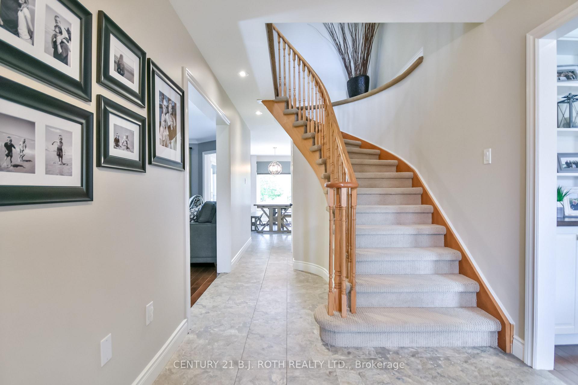 Photo 12 of 30 Golden Meadow Road, Barrie, Innis-Shore — HOMEH