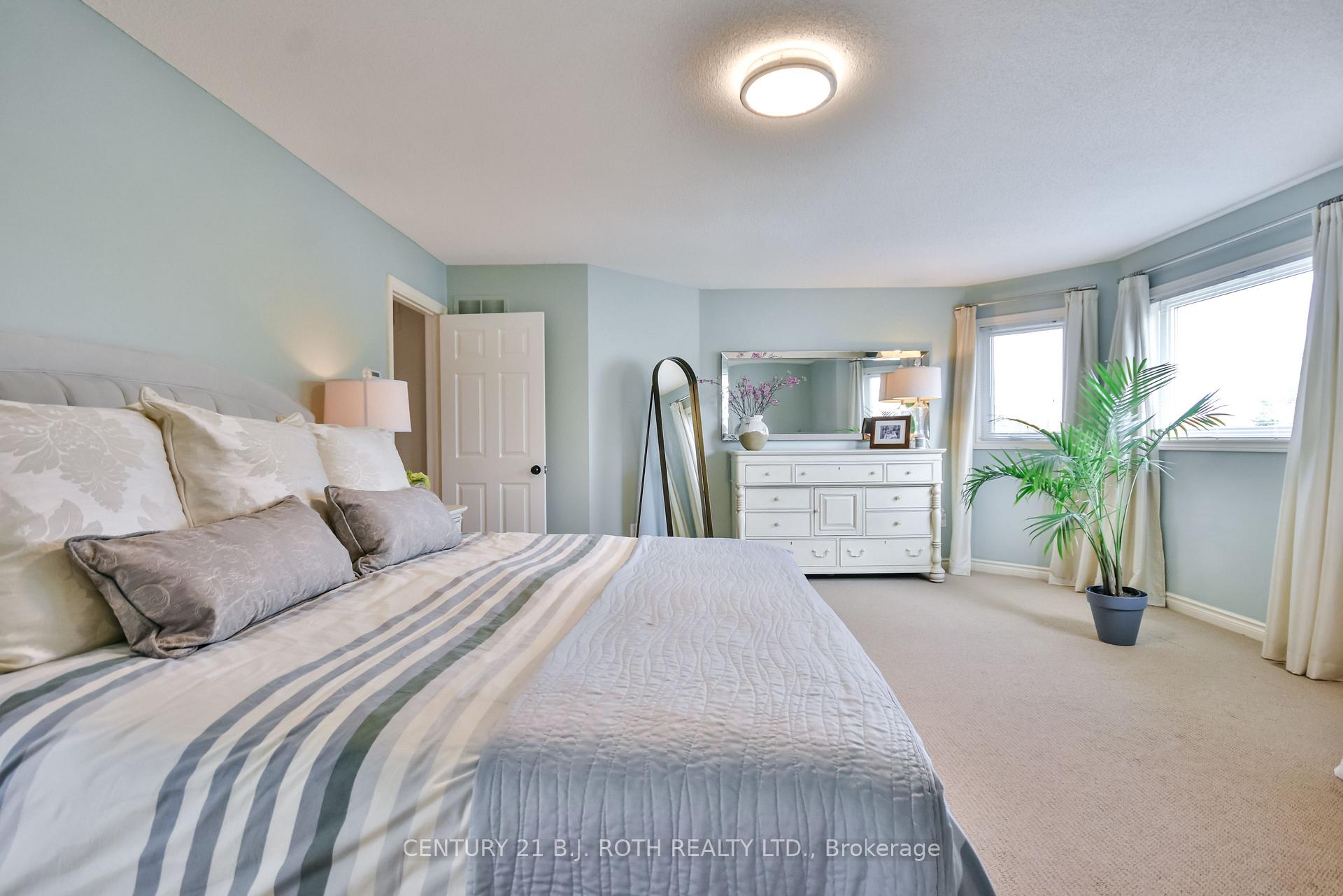 Photo 17 of 30 Golden Meadow Road, Barrie, Innis-Shore — HOMEH