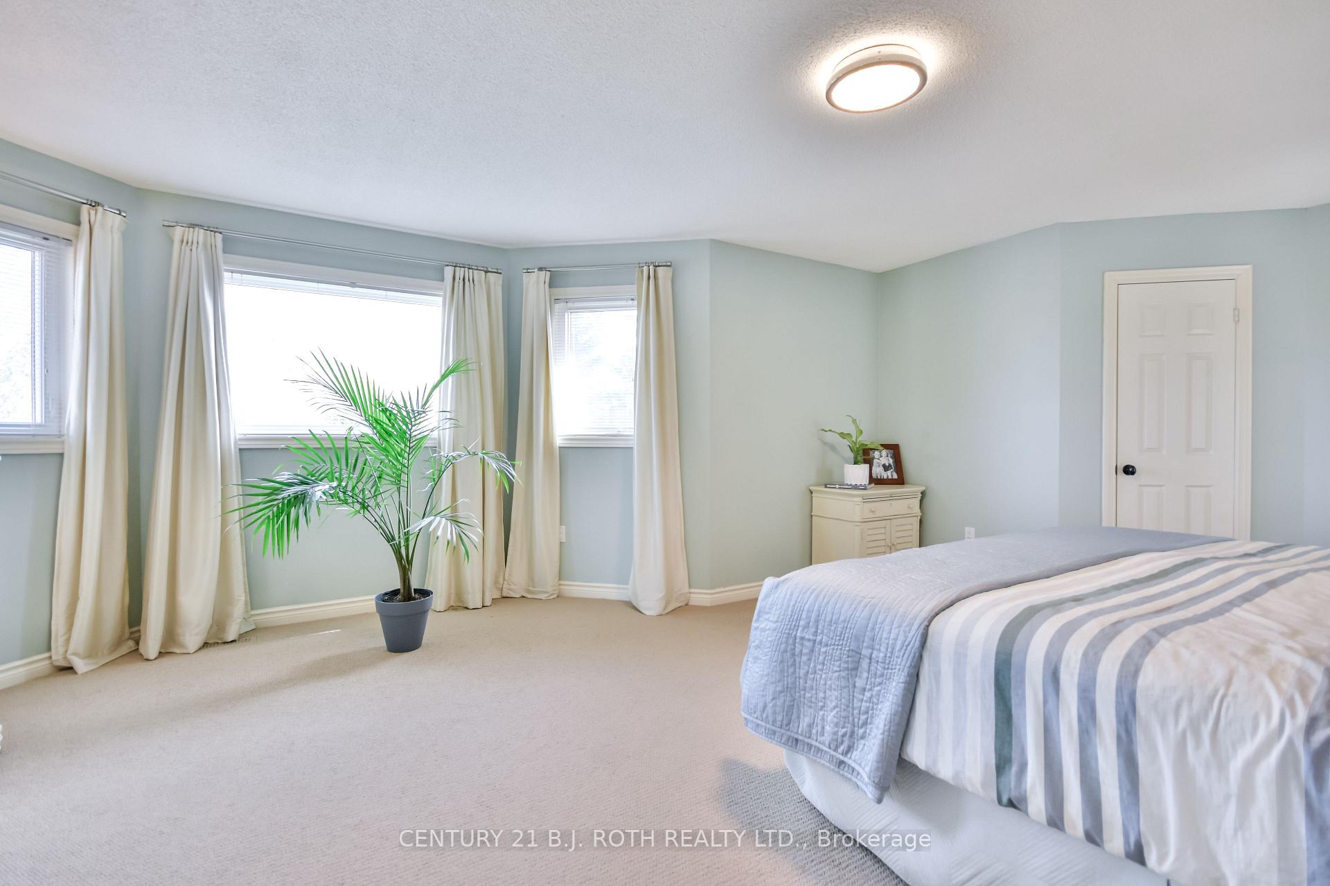 Photo 15 of 30 Golden Meadow Road, Barrie, Innis-Shore — HOMEH