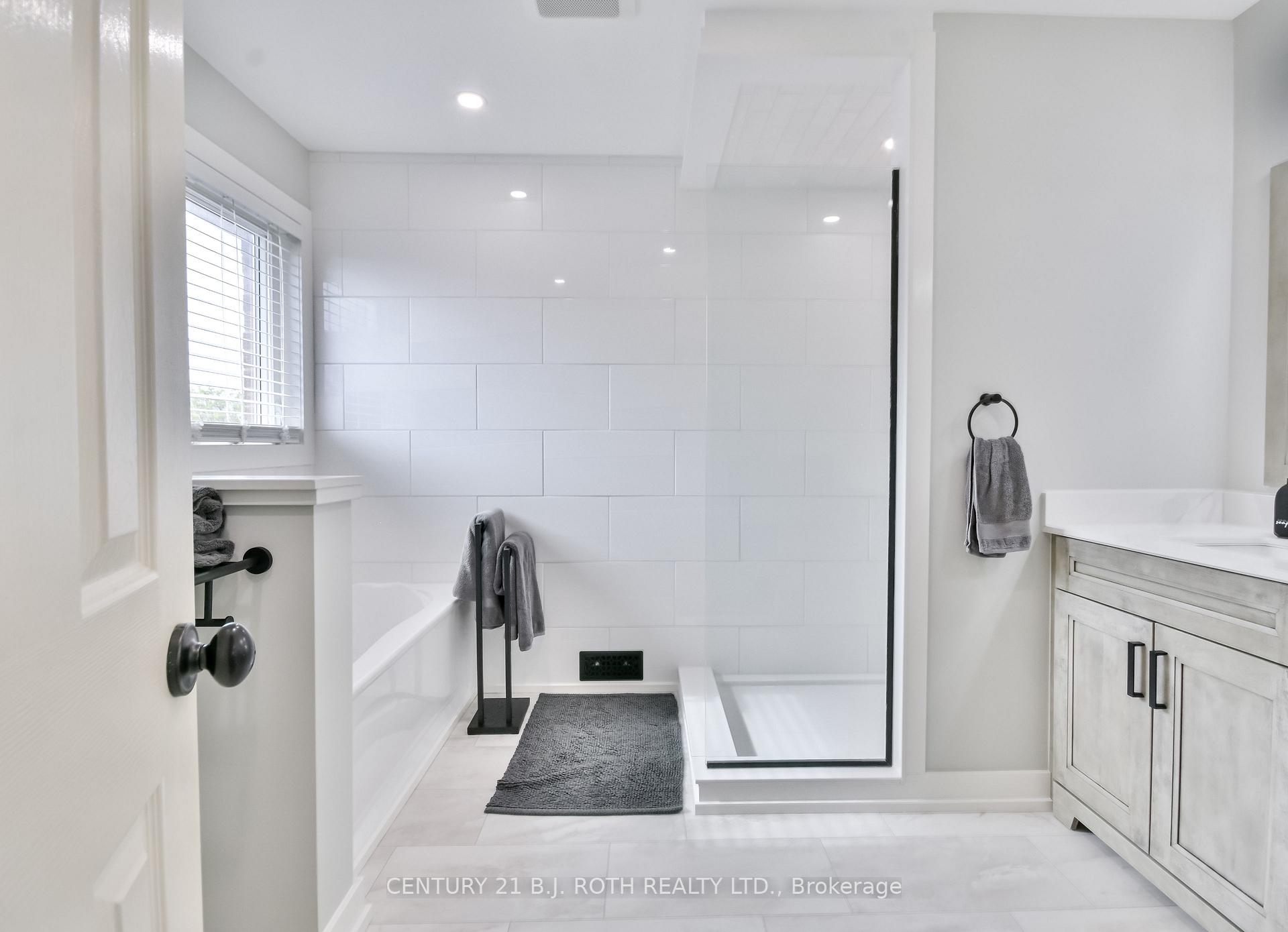 Photo 31 of 30 Golden Meadow Road, Barrie, Innis-Shore — HOMEH