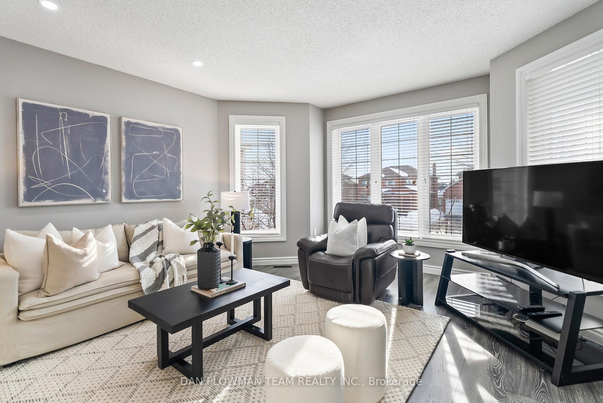 Photo 2 of 115 Elizabeth Street, Oshawa, McLaughlin — HOMEH