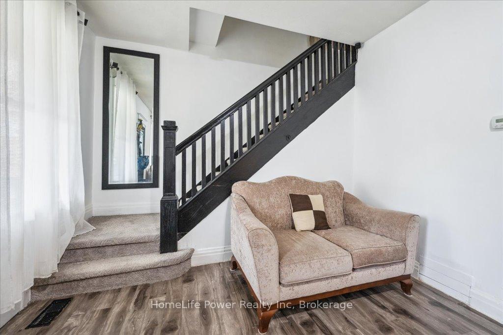 Photo 8 of 324 Edinburgh Road S, Guelph, Dovercliffe Park/Old University — HOMEH
