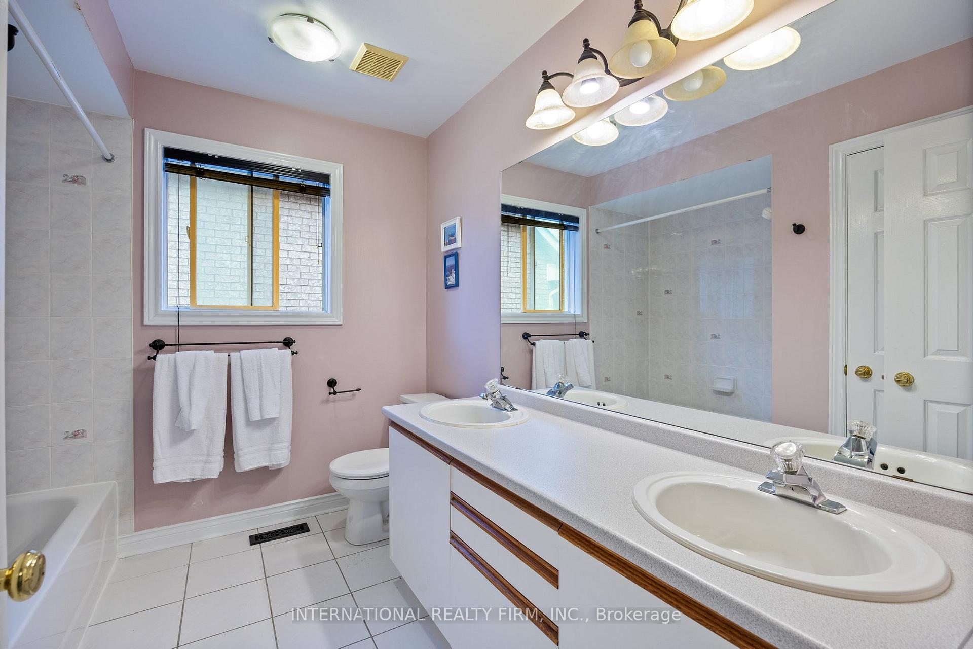 Photo 5 of 6 Mortimer Crescent, Ajax, Central West — HOMEH