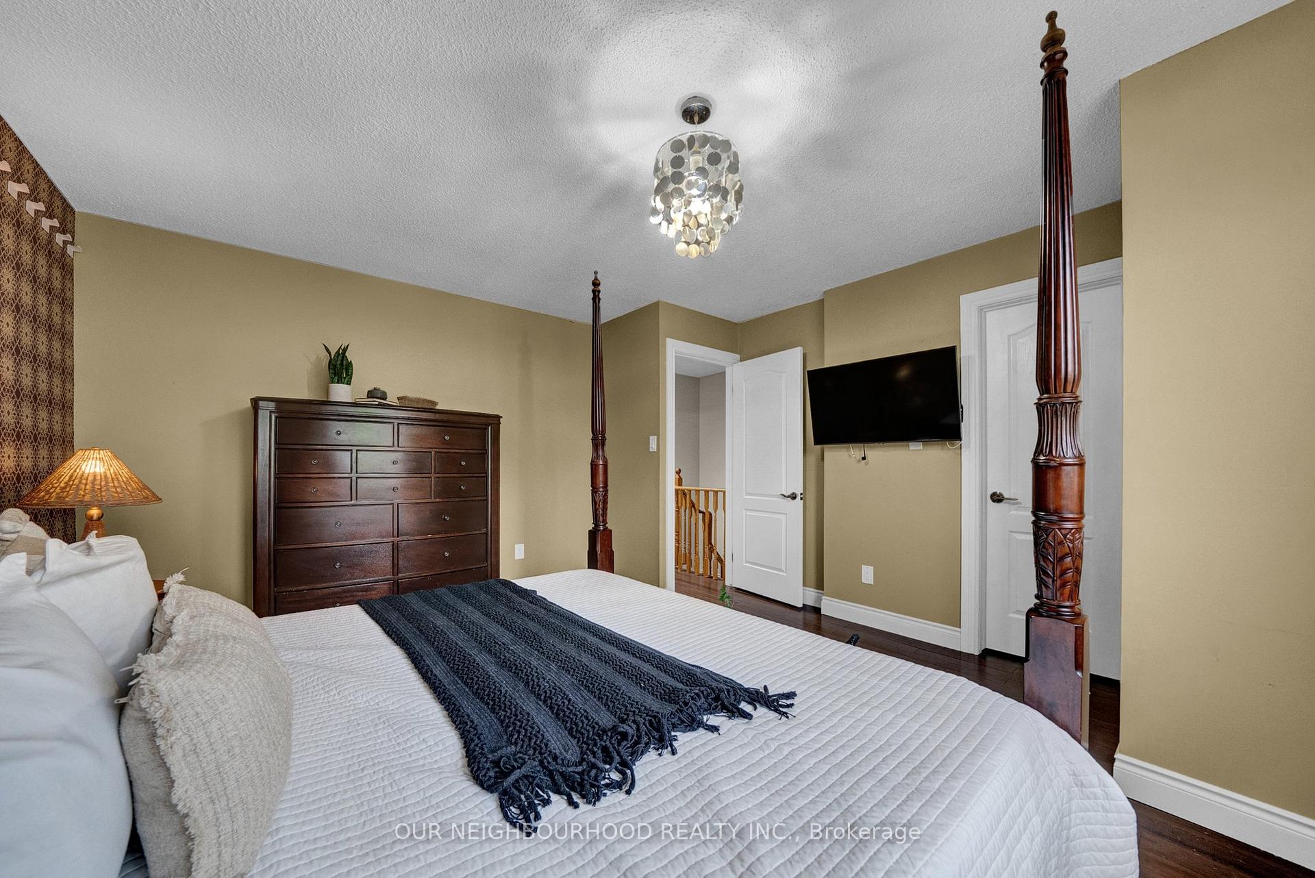 Photo 8 of 40 McFeeters Crescent, Clarington, Bowmanville — HOMEH