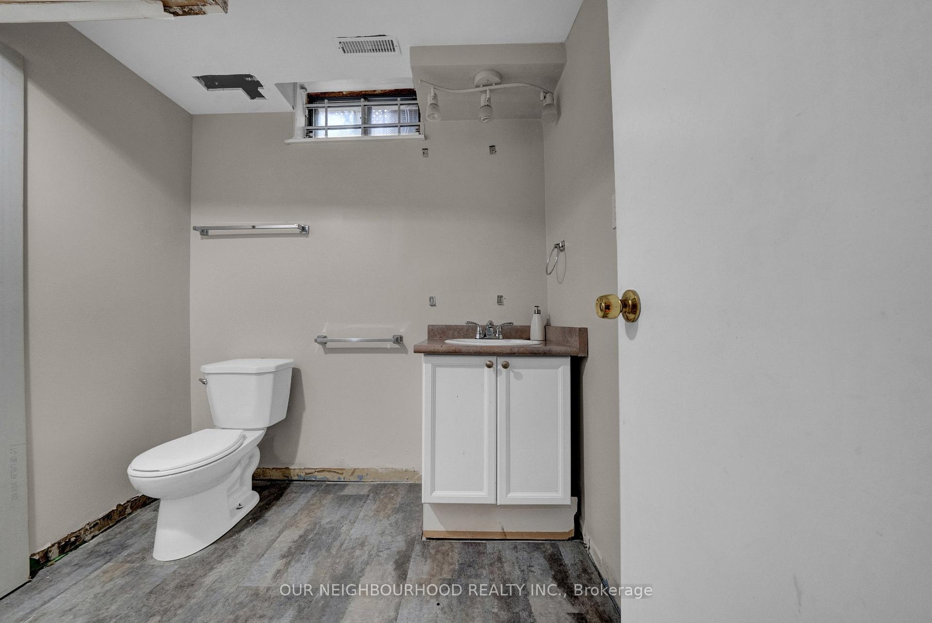 Photo 35 of 40 McFeeters Crescent, Clarington, Bowmanville — HOMEH