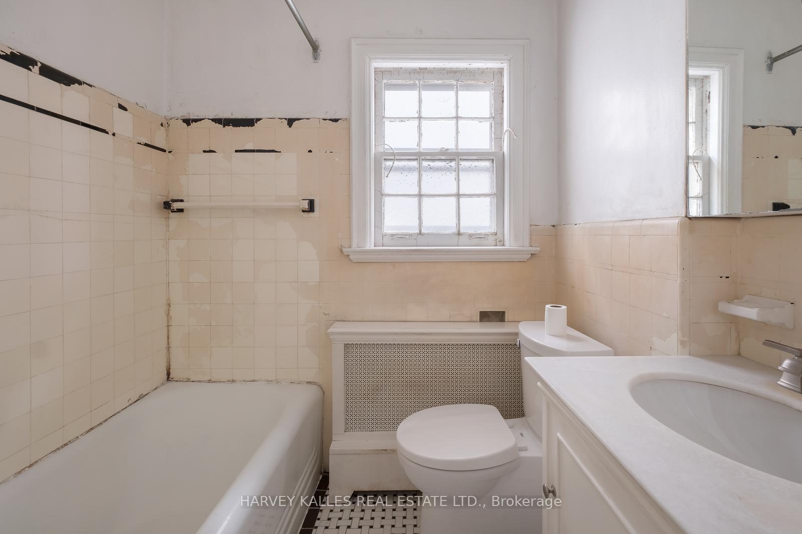 Photo 10 of 214 Strathearn Road, Toronto, Humewood-Cedarvale — HOMEH