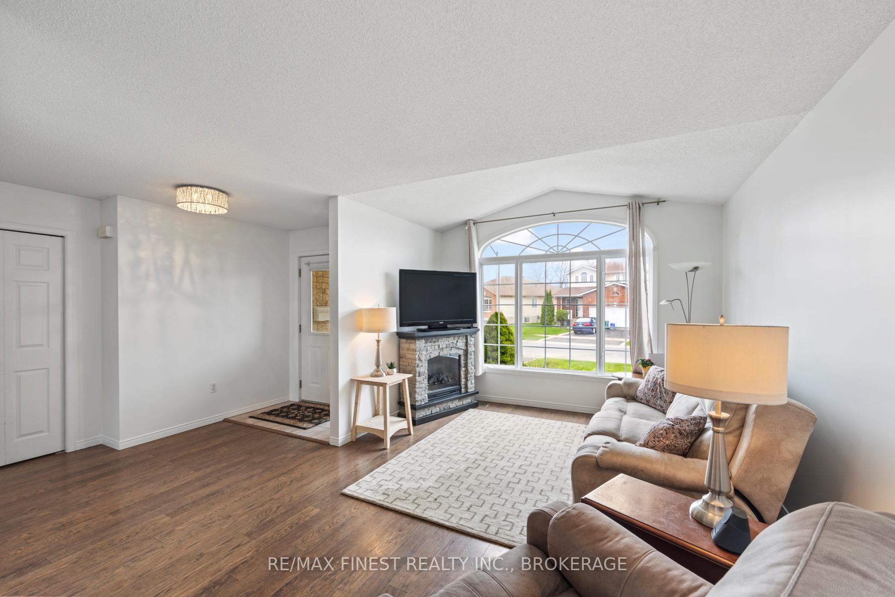 Photo 3 of 232 Sheridan Street, Kingston, City Northwest — HOMEH