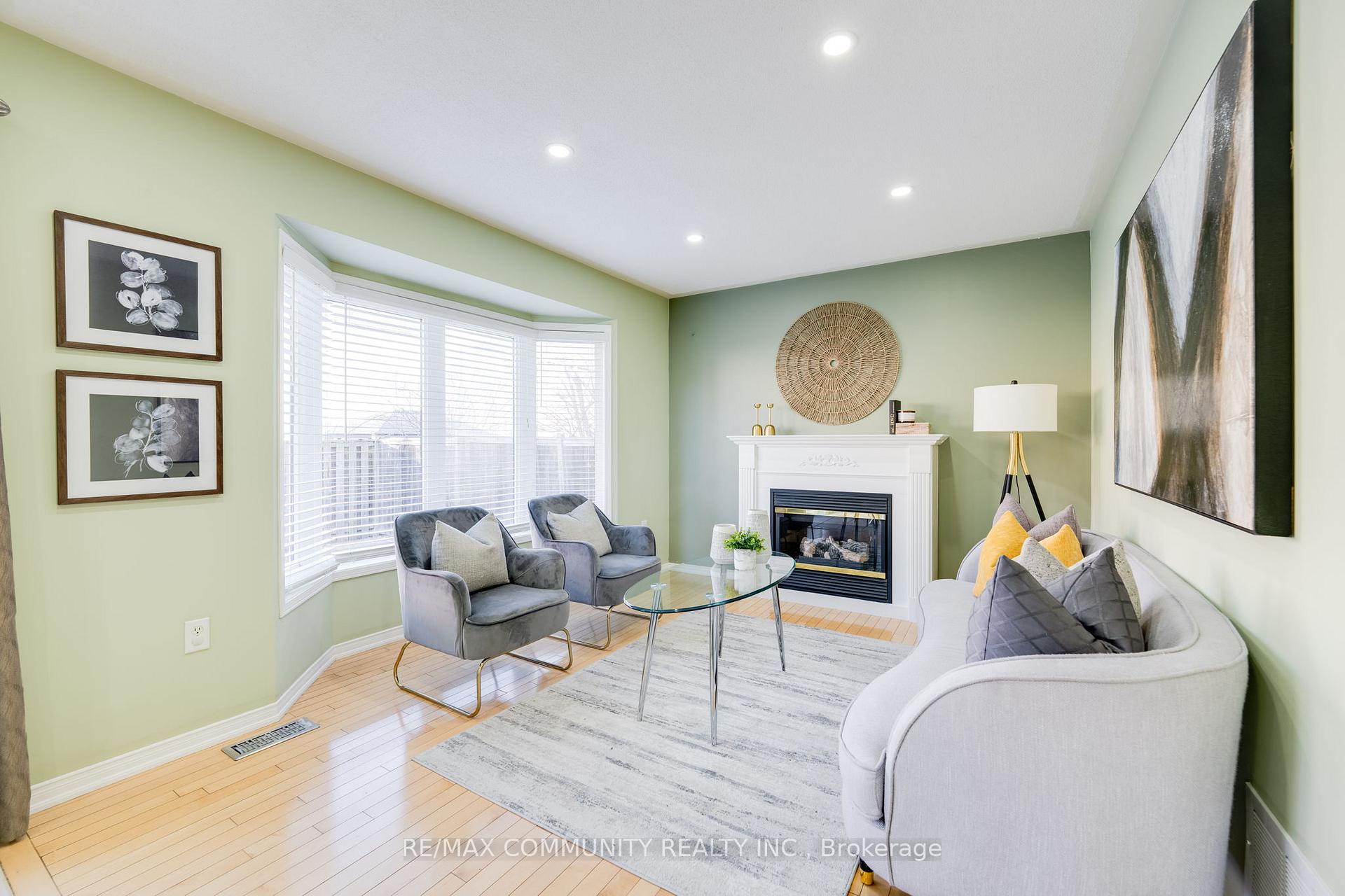 Photo 4 of 10 Tiller Street, Ajax, Northeast Ajax — HOMEH