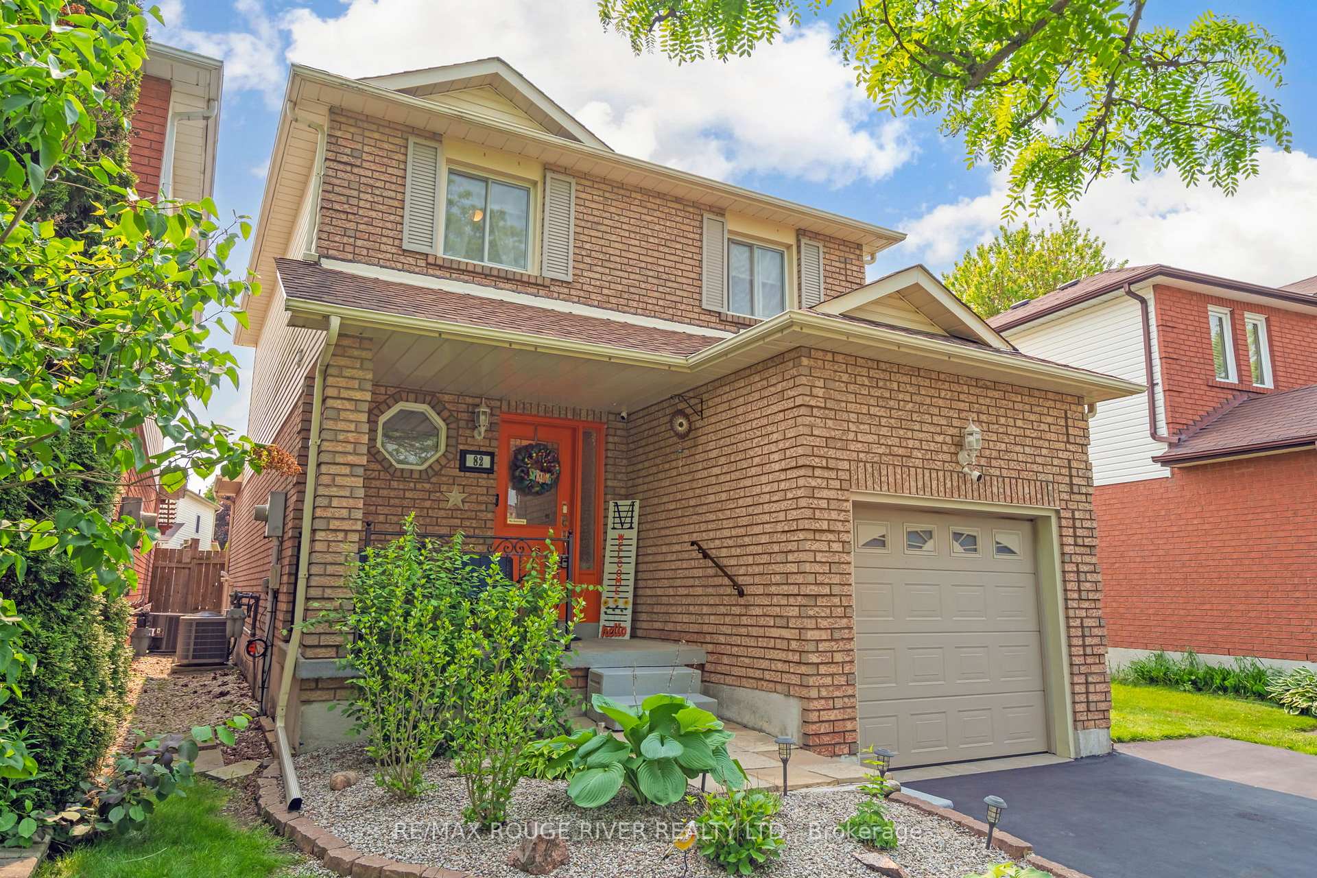 Photo 2 of 82 Edgerton Drive, Clarington, Bowmanville — HOMEH