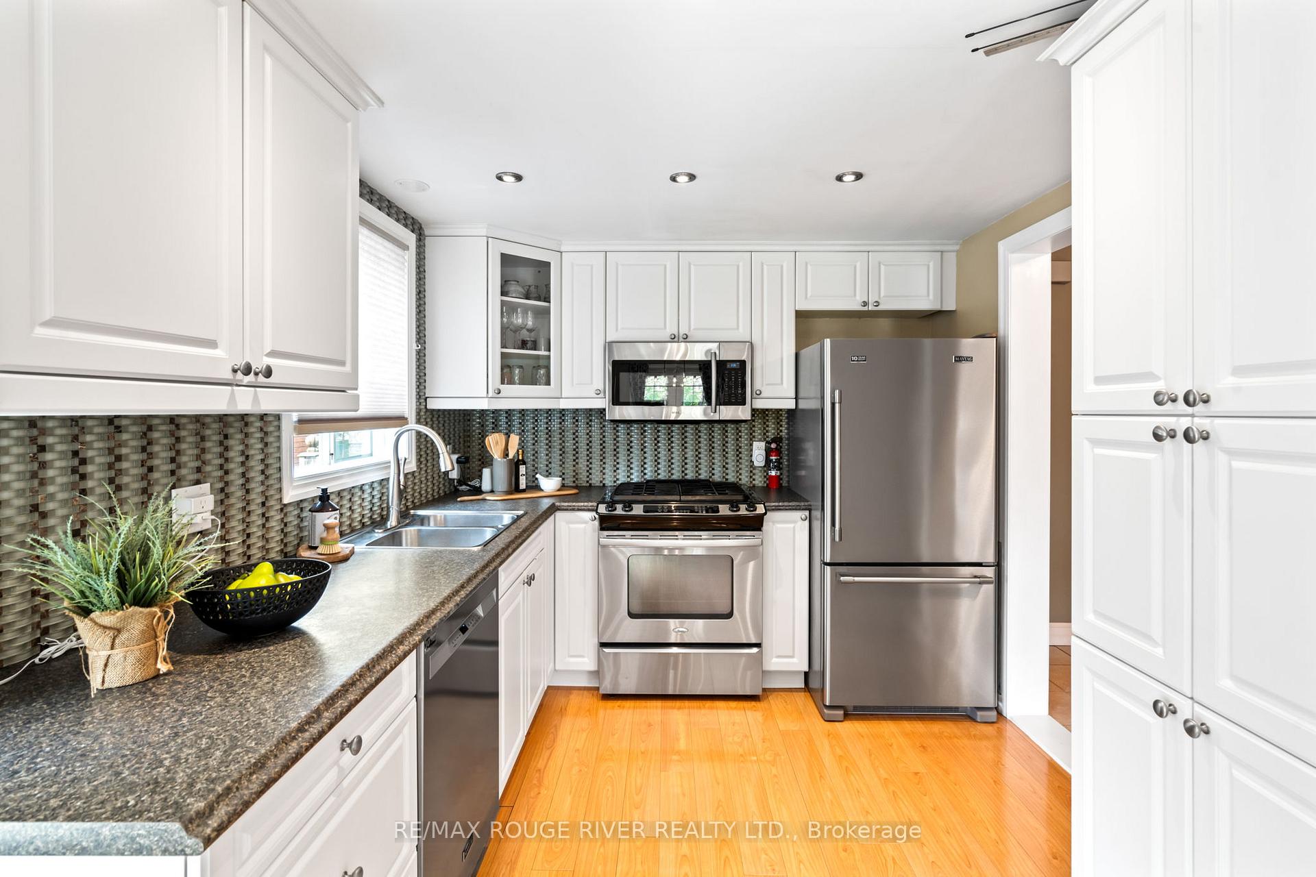 Photo 5 of 82 Edgerton Drive, Clarington, Bowmanville — HOMEH