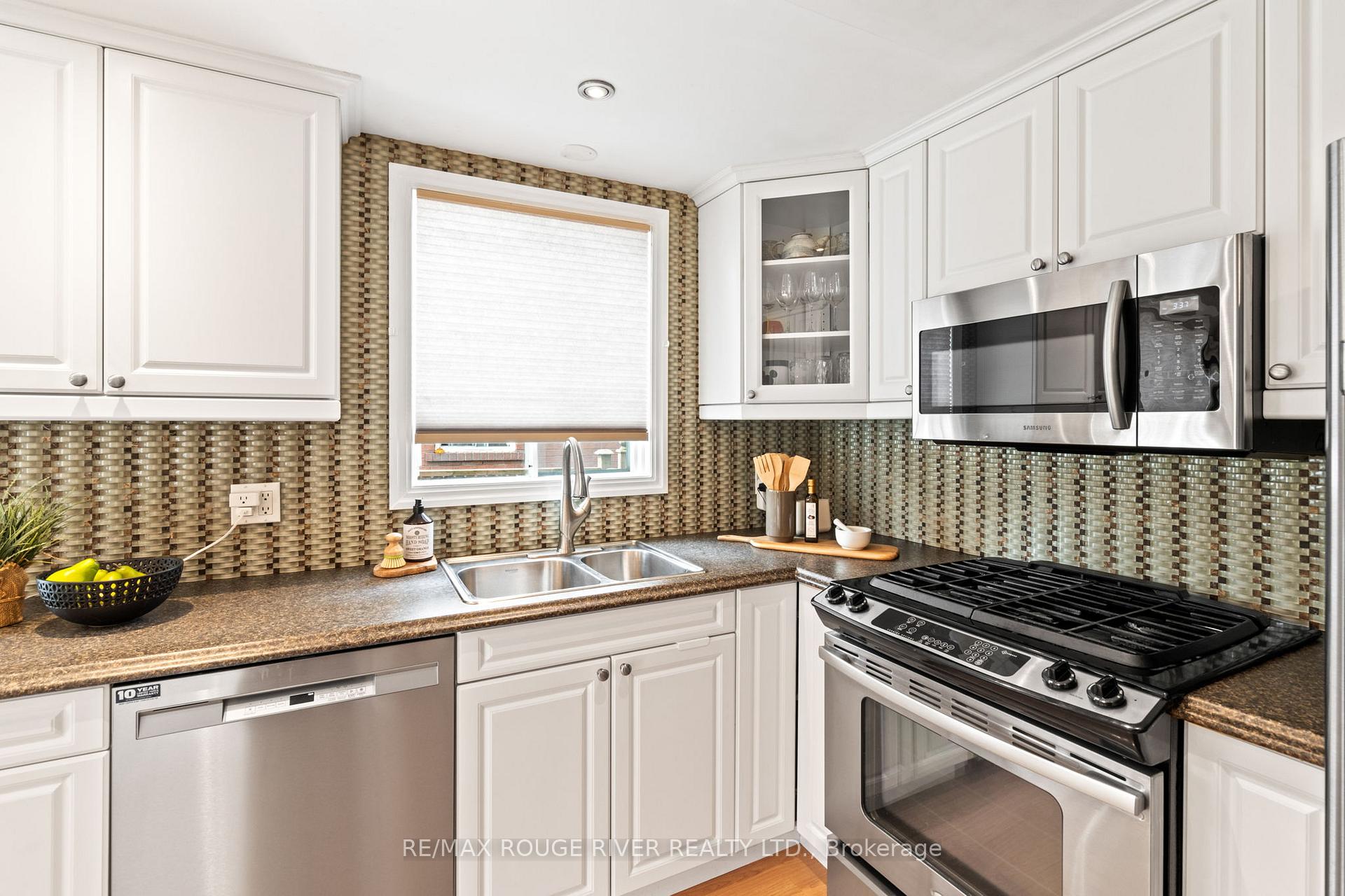 Photo 17 of 82 Edgerton Drive, Clarington, Bowmanville — HOMEH
