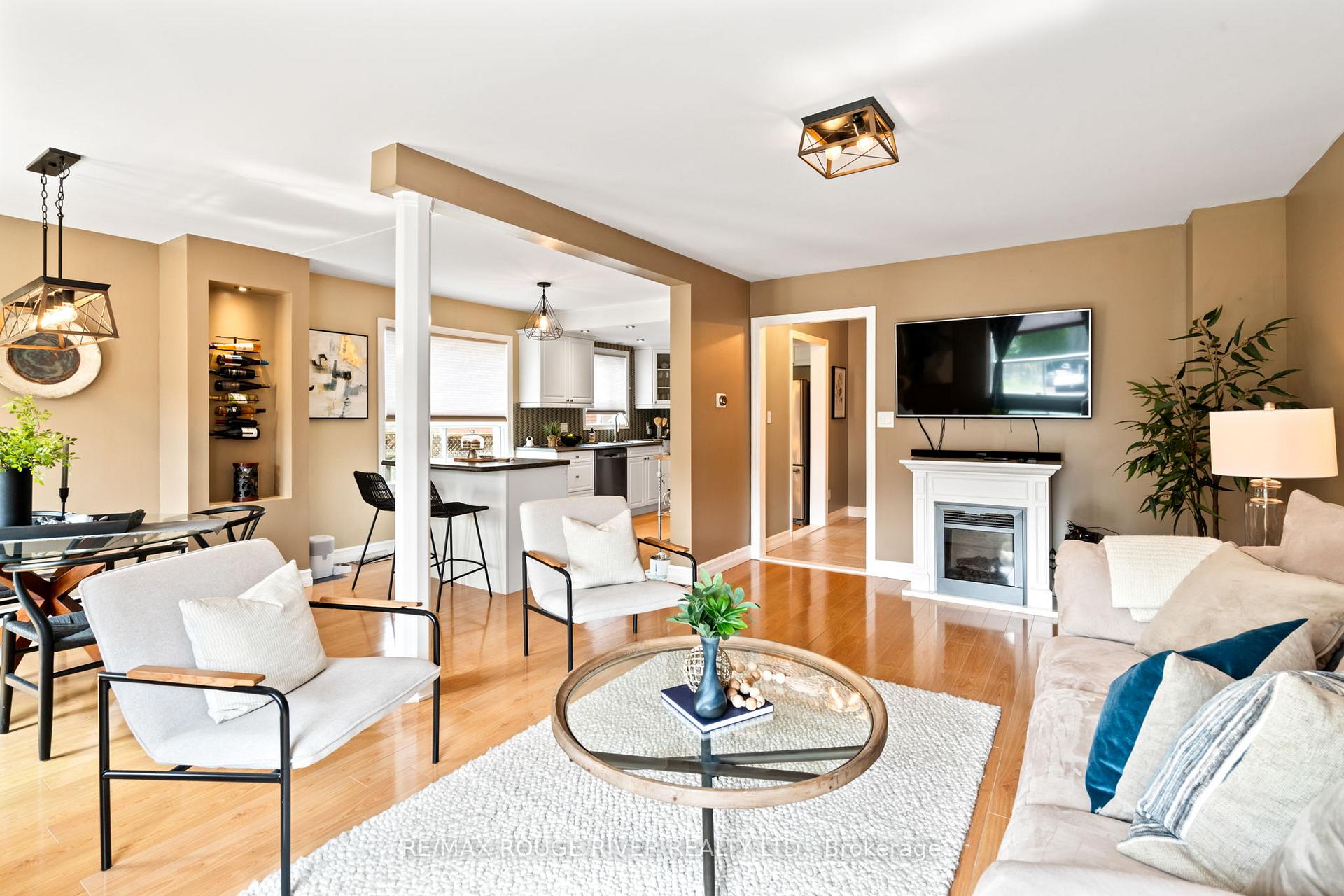 Photo 9 of 82 Edgerton Drive, Clarington, Bowmanville — HOMEH
