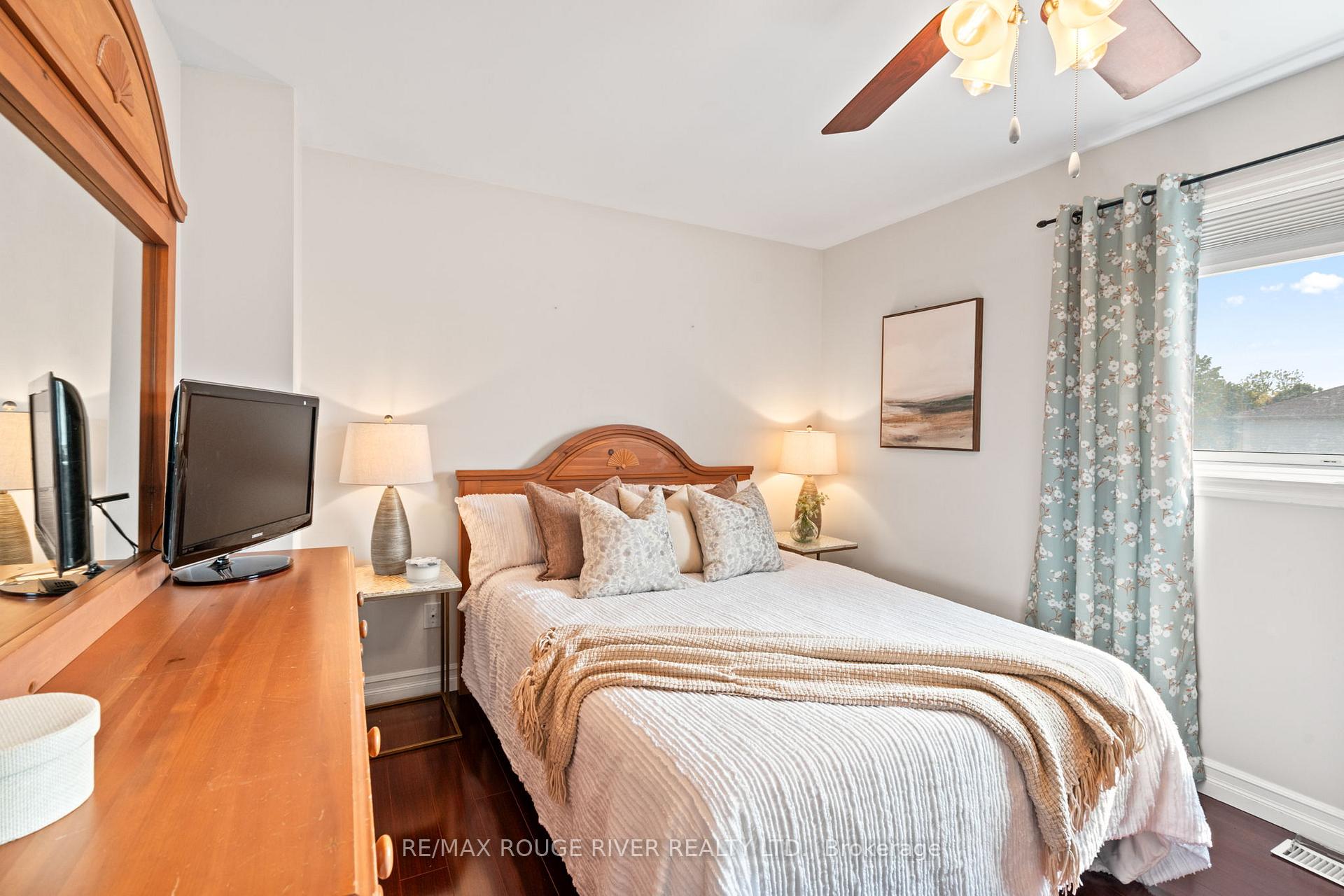 Photo 23 of 82 Edgerton Drive, Clarington, Bowmanville — HOMEH