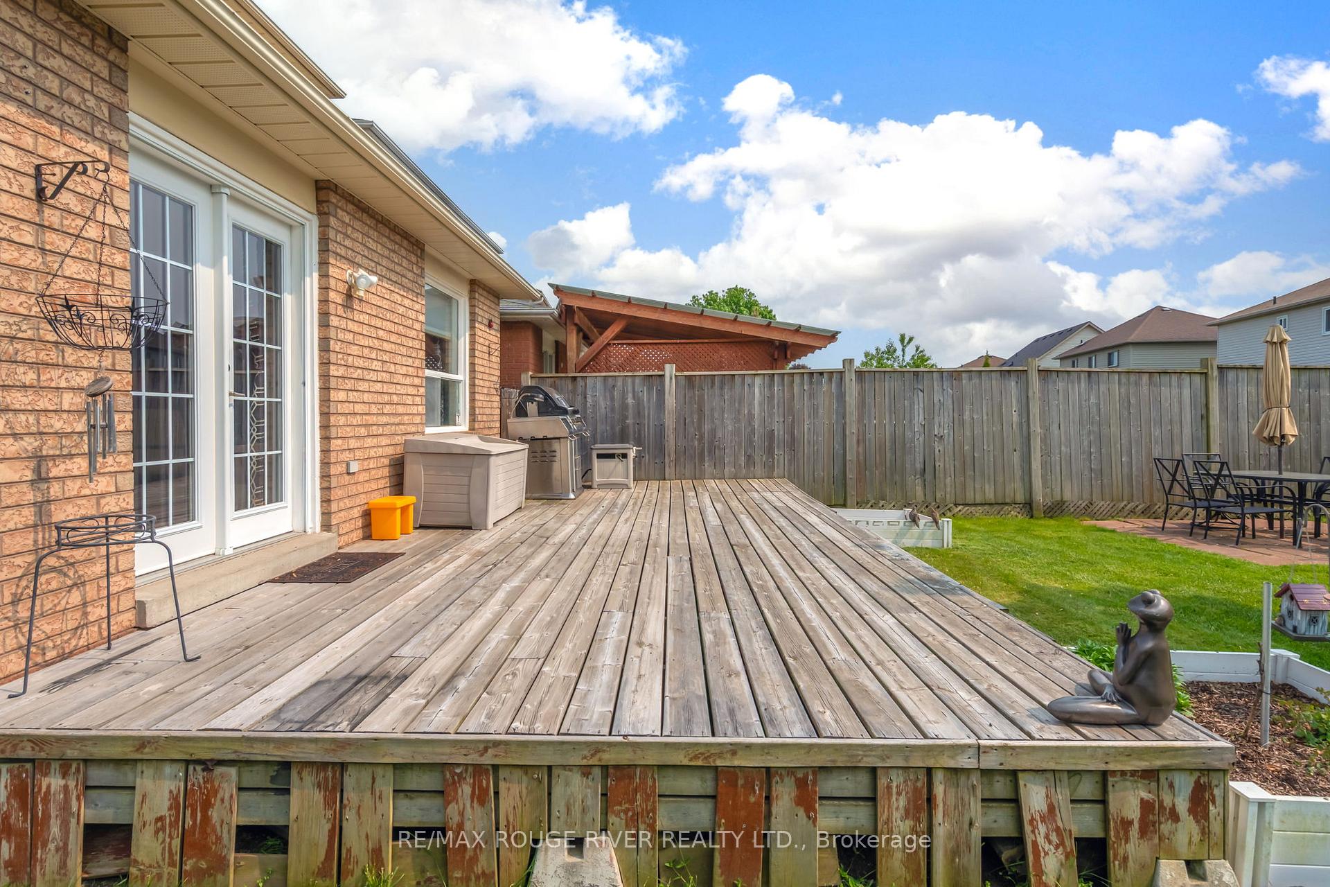 Photo 33 of 82 Edgerton Drive, Clarington, Bowmanville — HOMEH