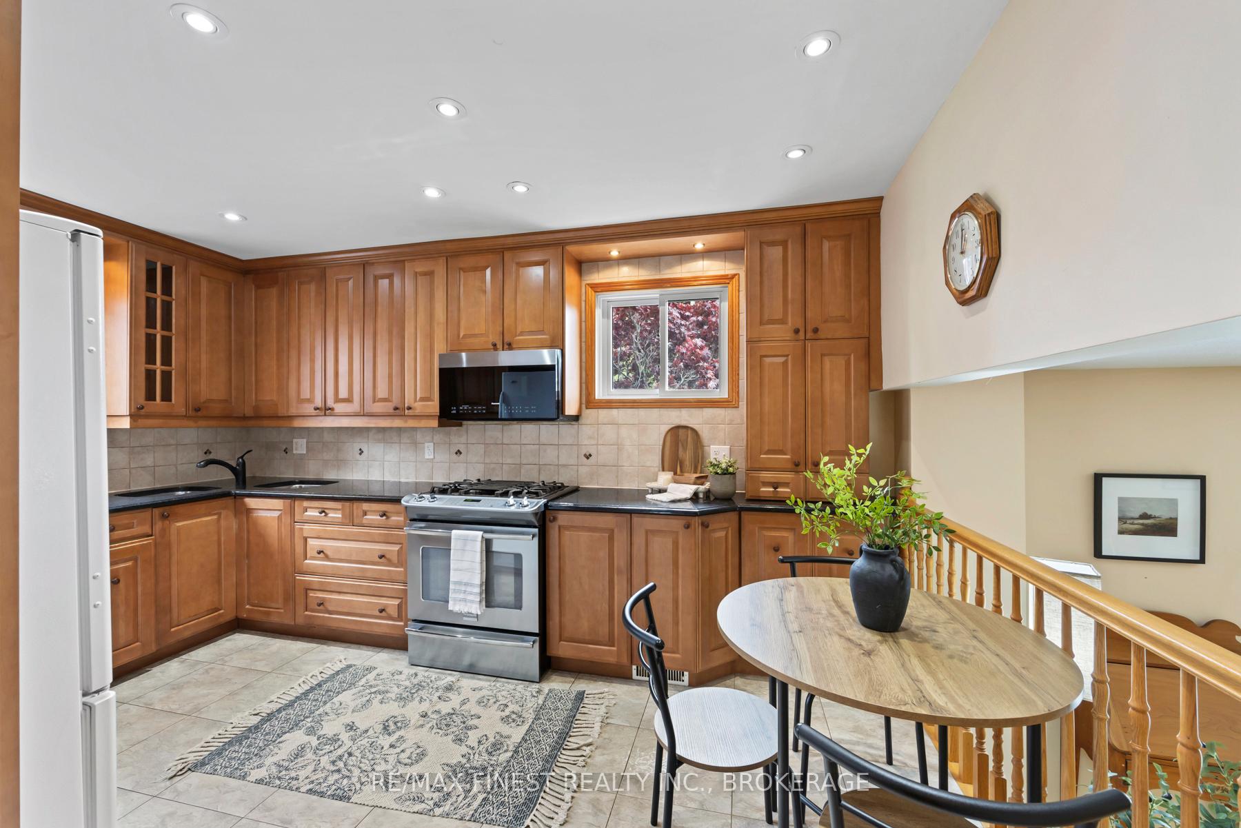 Photo 25 of 1123 Wintergreen Crescent, Kingston, City Northwest — HOMEH
