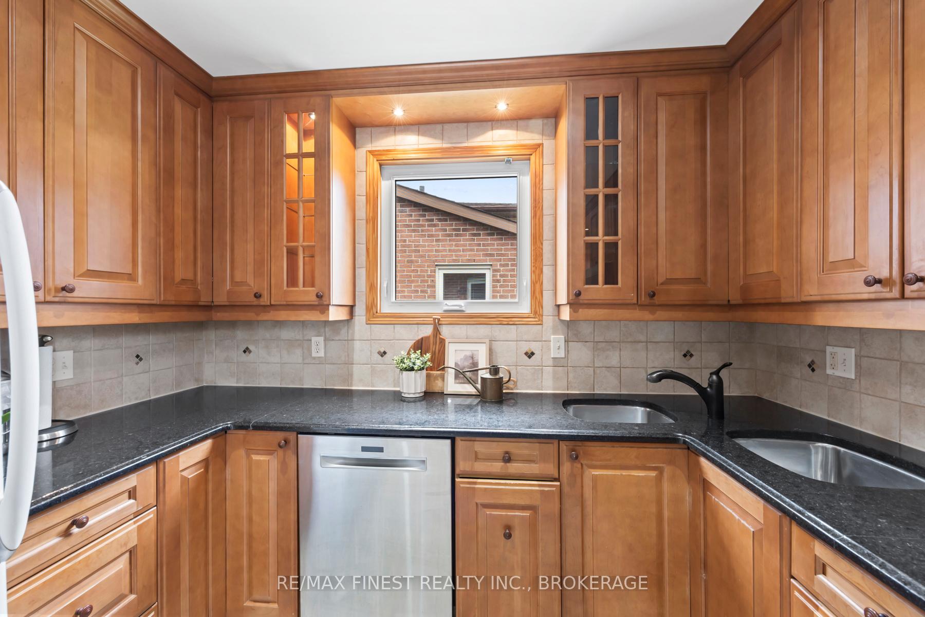 Photo 4 of 1123 Wintergreen Crescent, Kingston, City Northwest — HOMEH