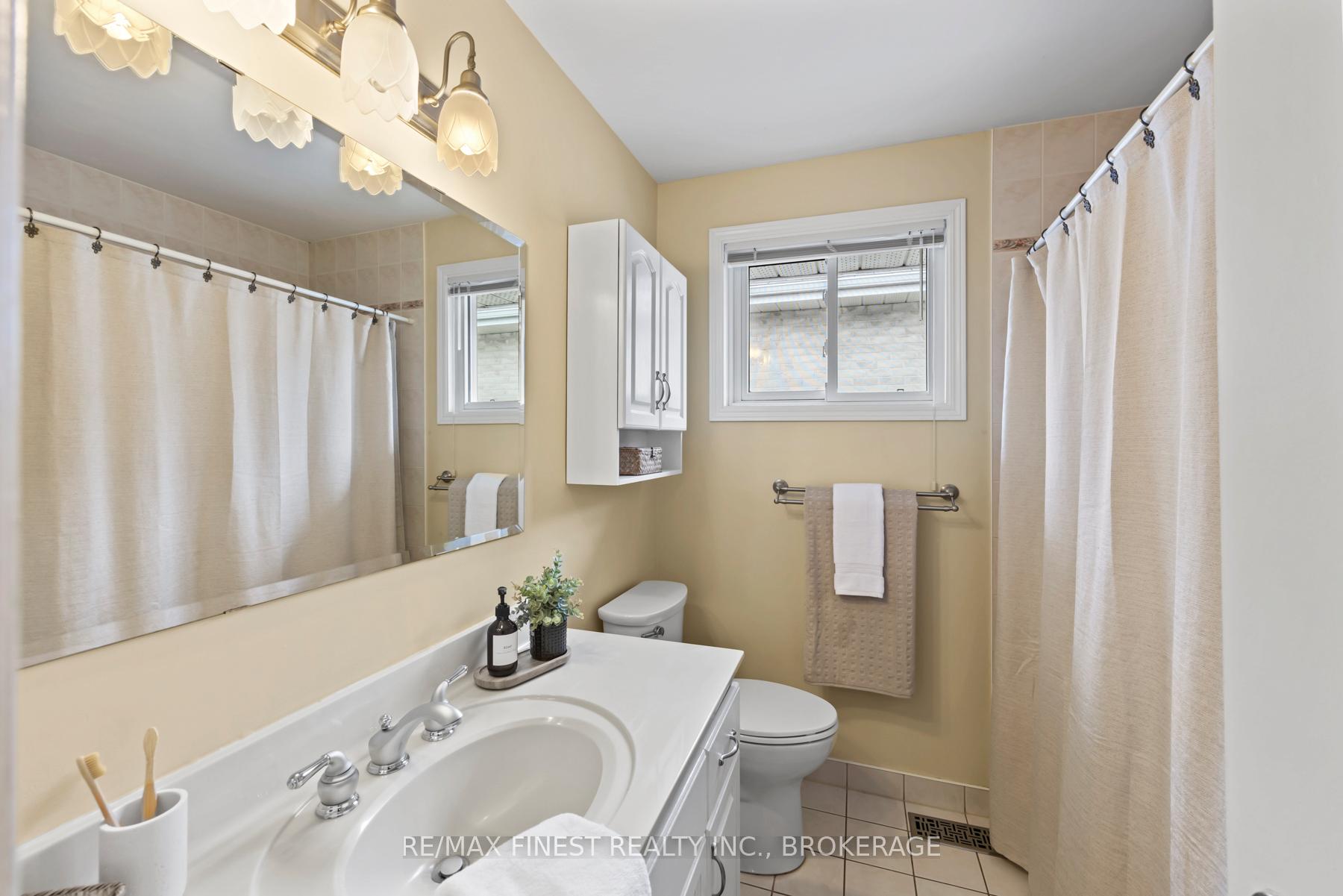 Photo 14 of 1123 Wintergreen Crescent, Kingston, City Northwest — HOMEH