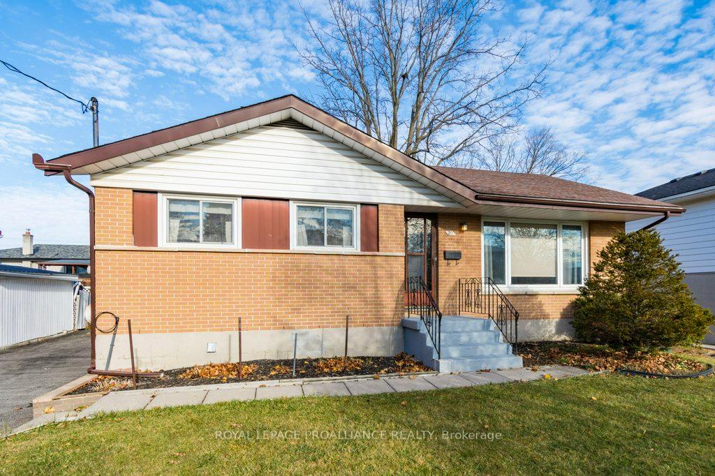 Photo 2 of 20 King George Square, Belleville, Belleville Ward — HOMEH