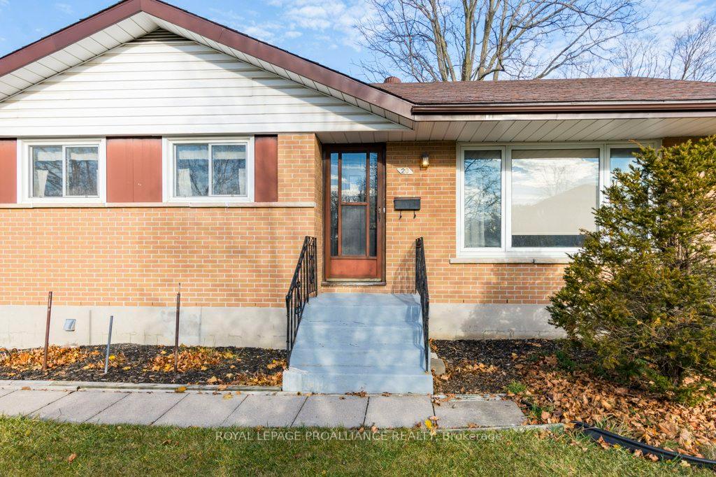Photo 3 of 20 King George Square, Belleville, Belleville Ward — HOMEH