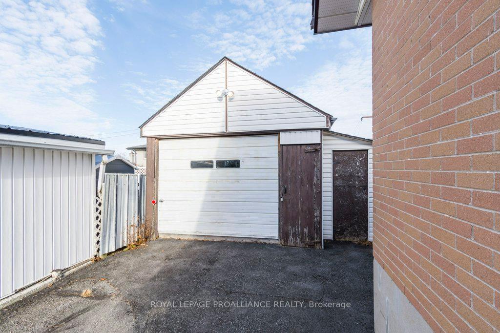 Photo 23 of 20 King George Square, Belleville, Belleville Ward — HOMEH