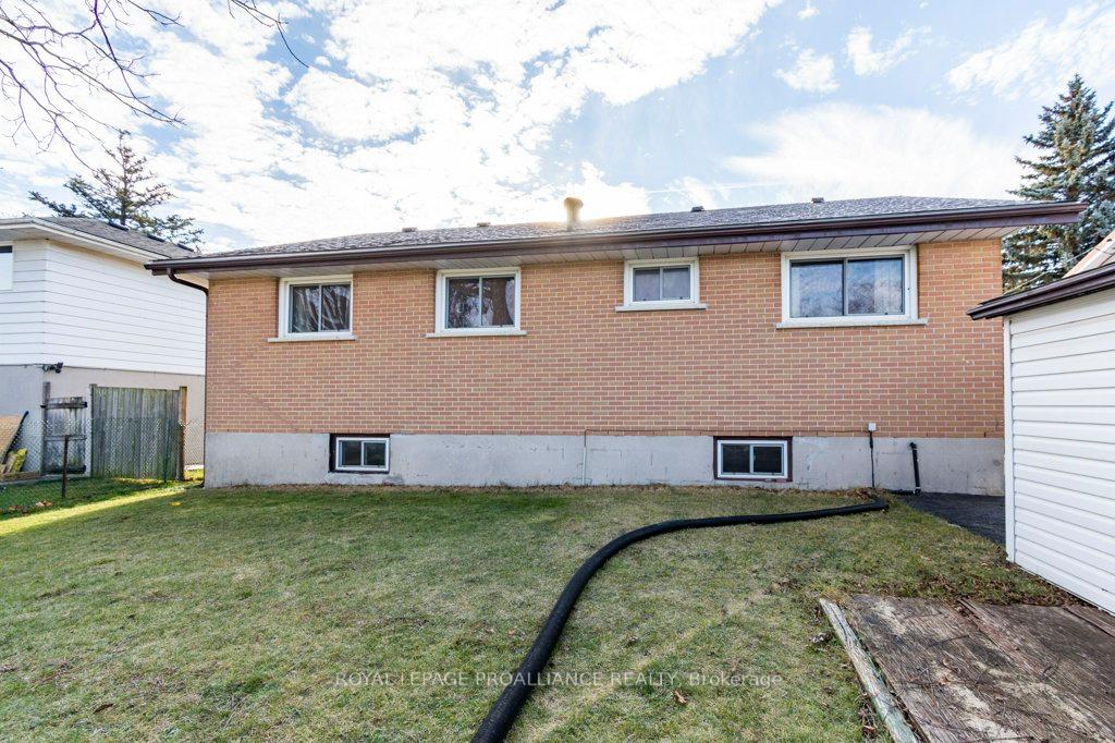 Photo 26 of 20 King George Square, Belleville, Belleville Ward — HOMEH