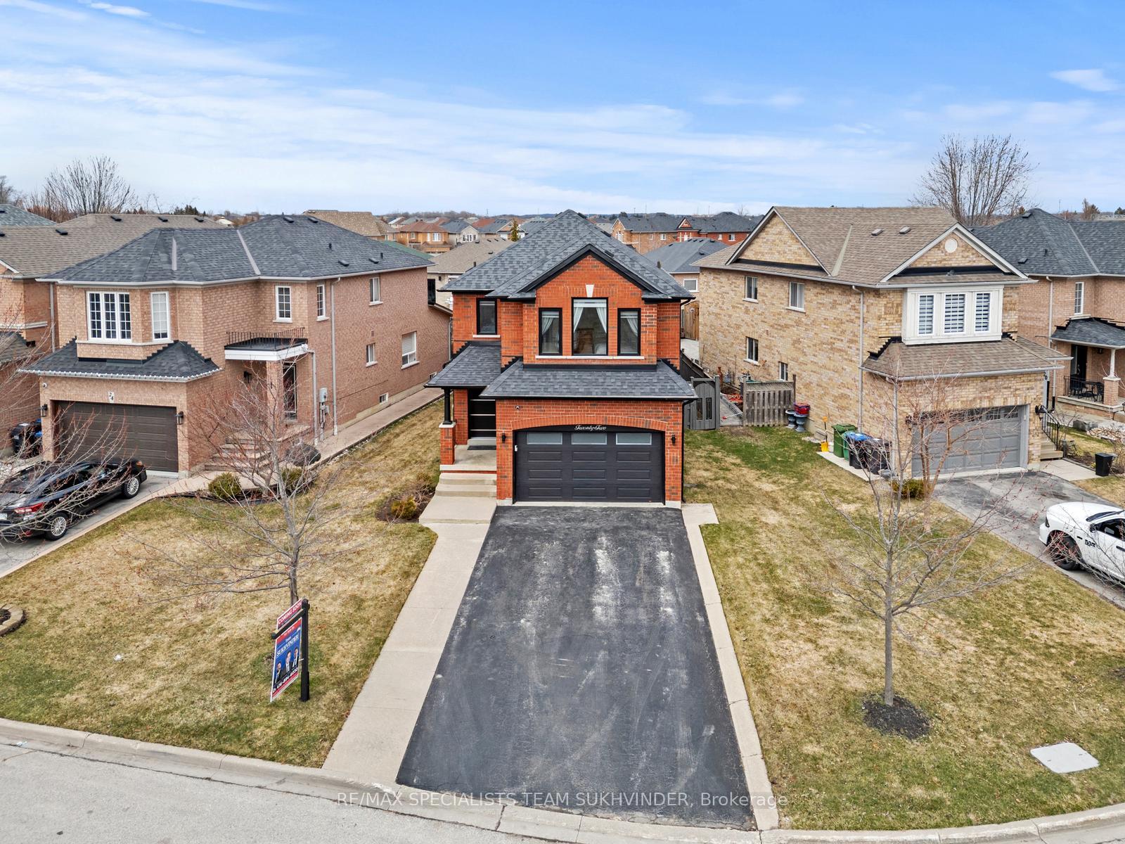 Photo 6 of 22 Emily Carr Crescent, Caledon, Bolton West — HOMEH