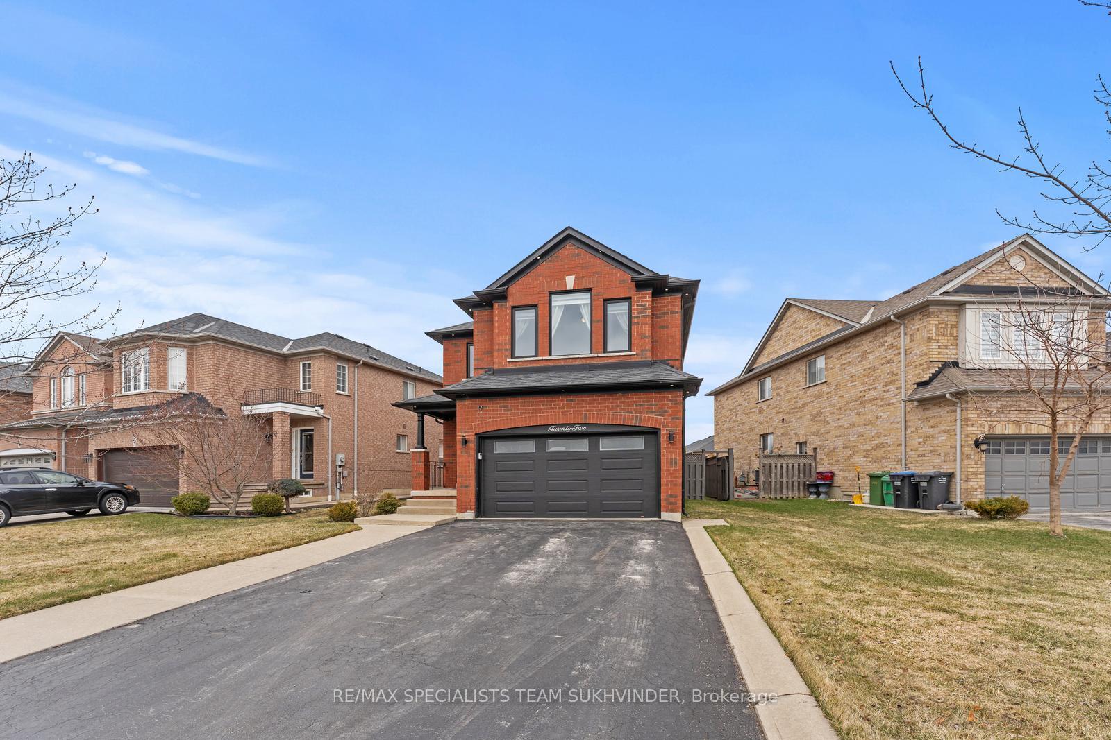 Photo 13 of 22 Emily Carr Crescent, Caledon, Bolton West — HOMEH