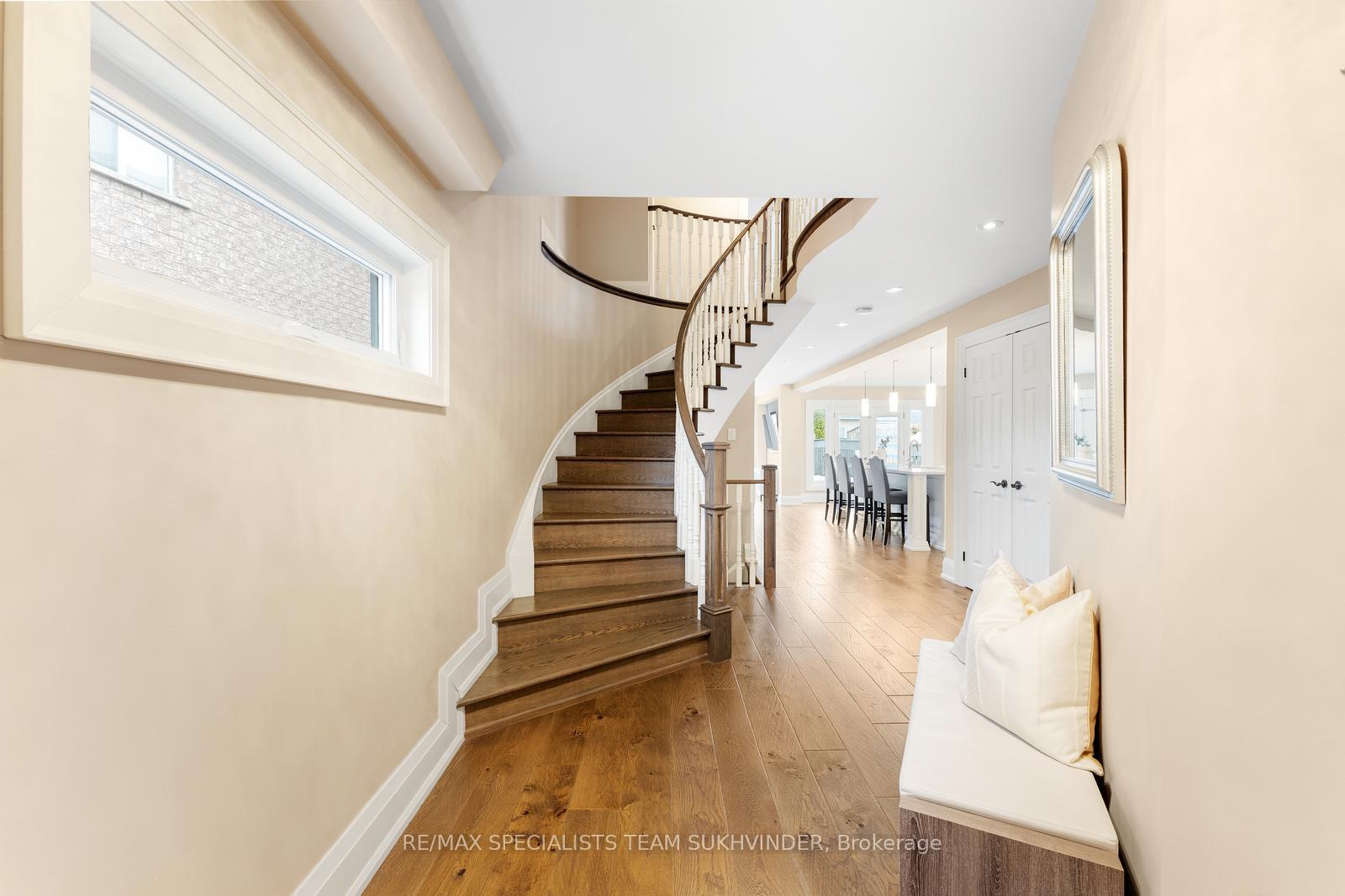 Photo 2 of 22 Emily Carr Crescent, Caledon, Bolton West — HOMEH
