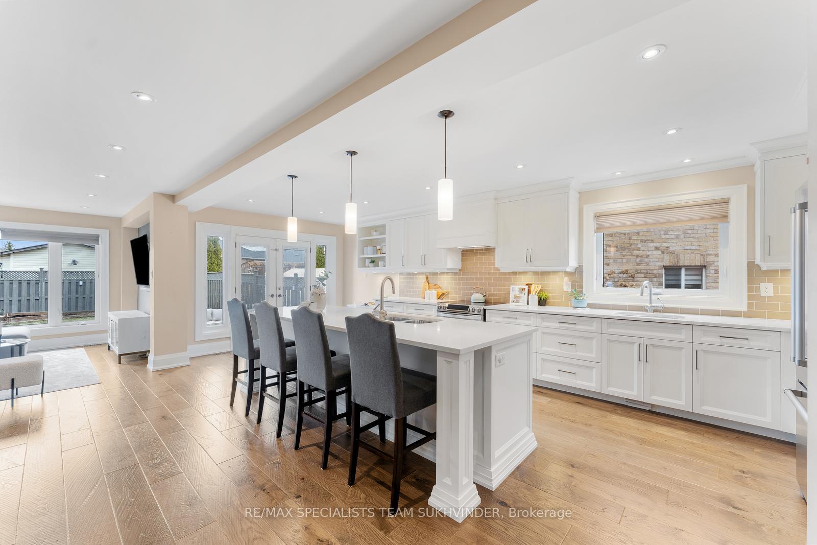 Photo 11 of 22 Emily Carr Crescent, Caledon, Bolton West — HOMEH