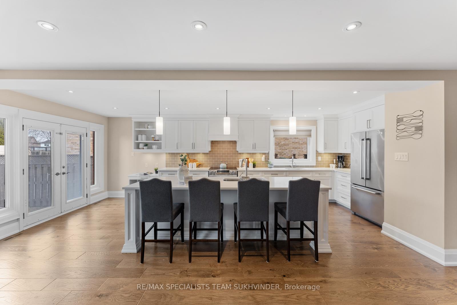 Photo 4 of 22 Emily Carr Crescent, Caledon, Bolton West — HOMEH
