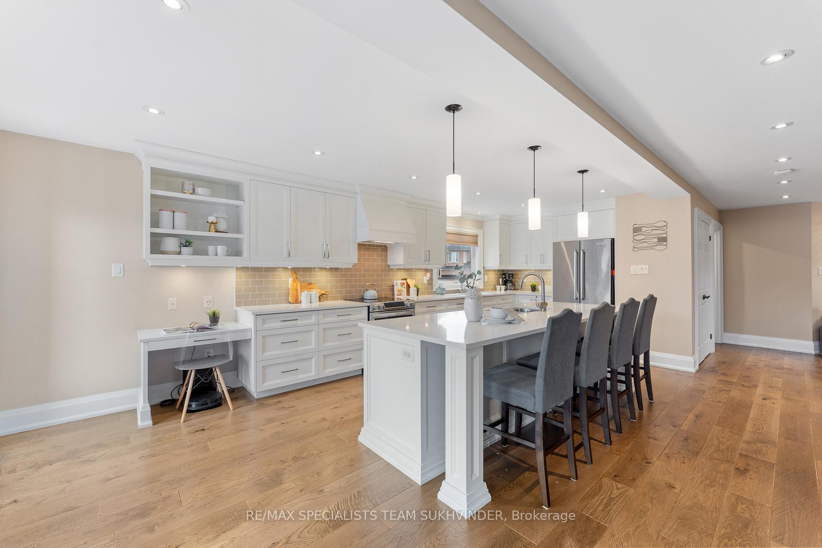 Photo 10 of 22 Emily Carr Crescent, Caledon, Bolton West — HOMEH
