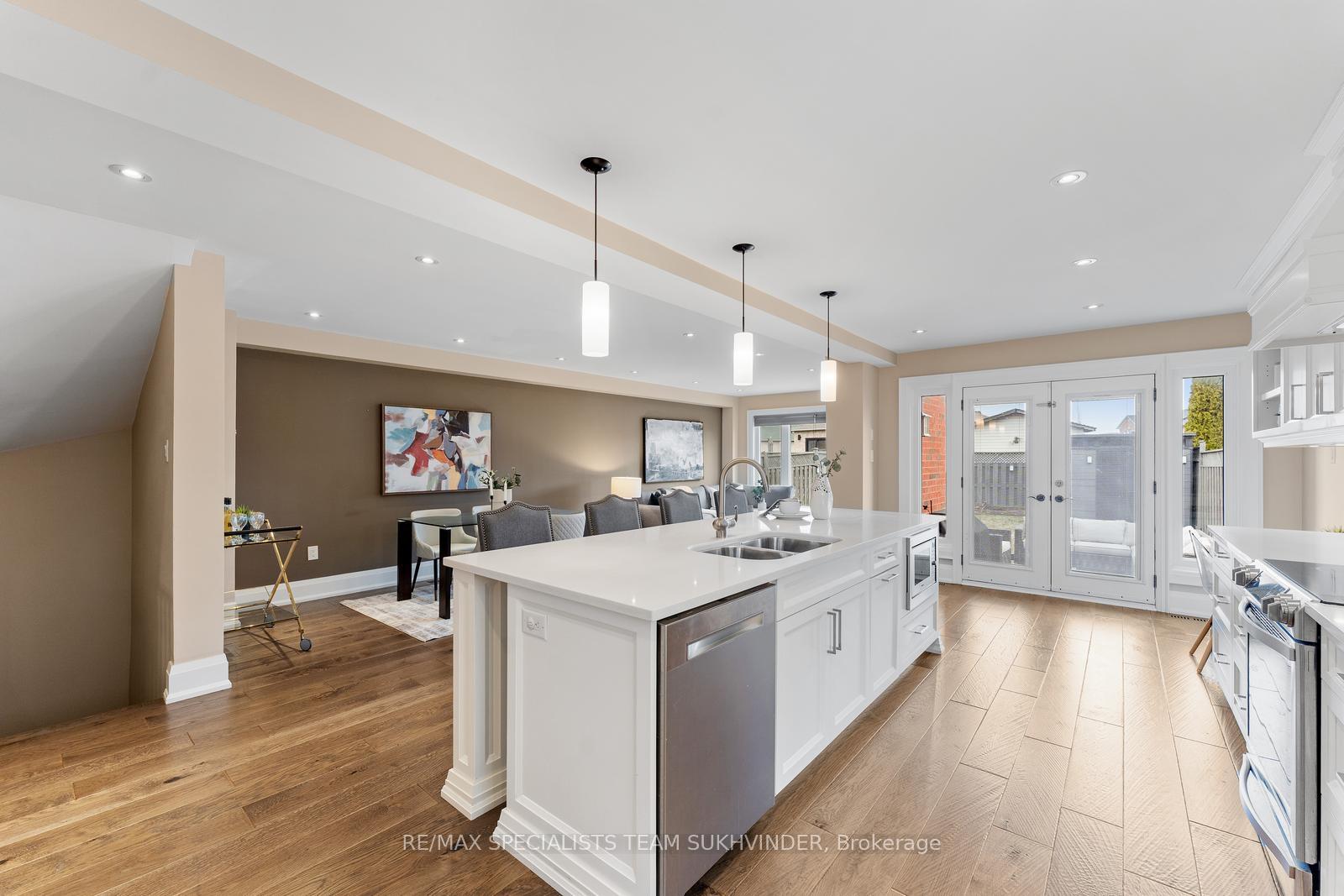 Photo 9 of 22 Emily Carr Crescent, Caledon, Bolton West — HOMEH