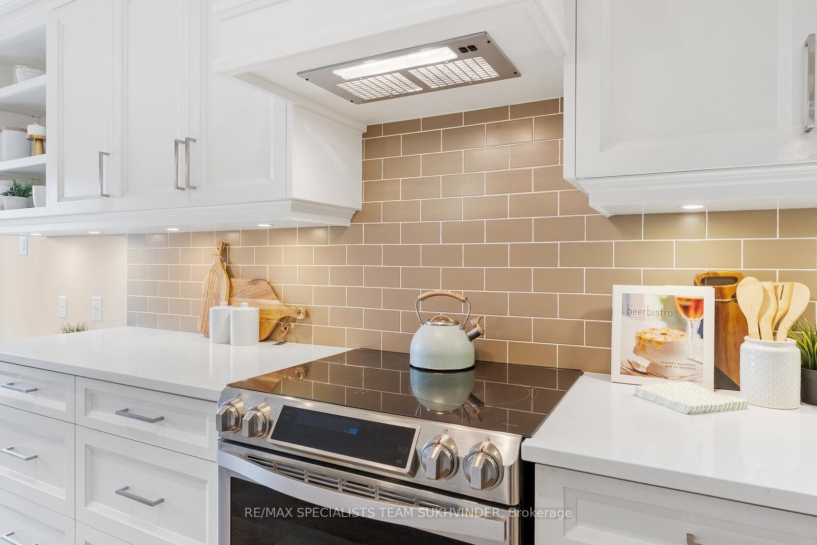 Photo 15 of 22 Emily Carr Crescent, Caledon, Bolton West — HOMEH