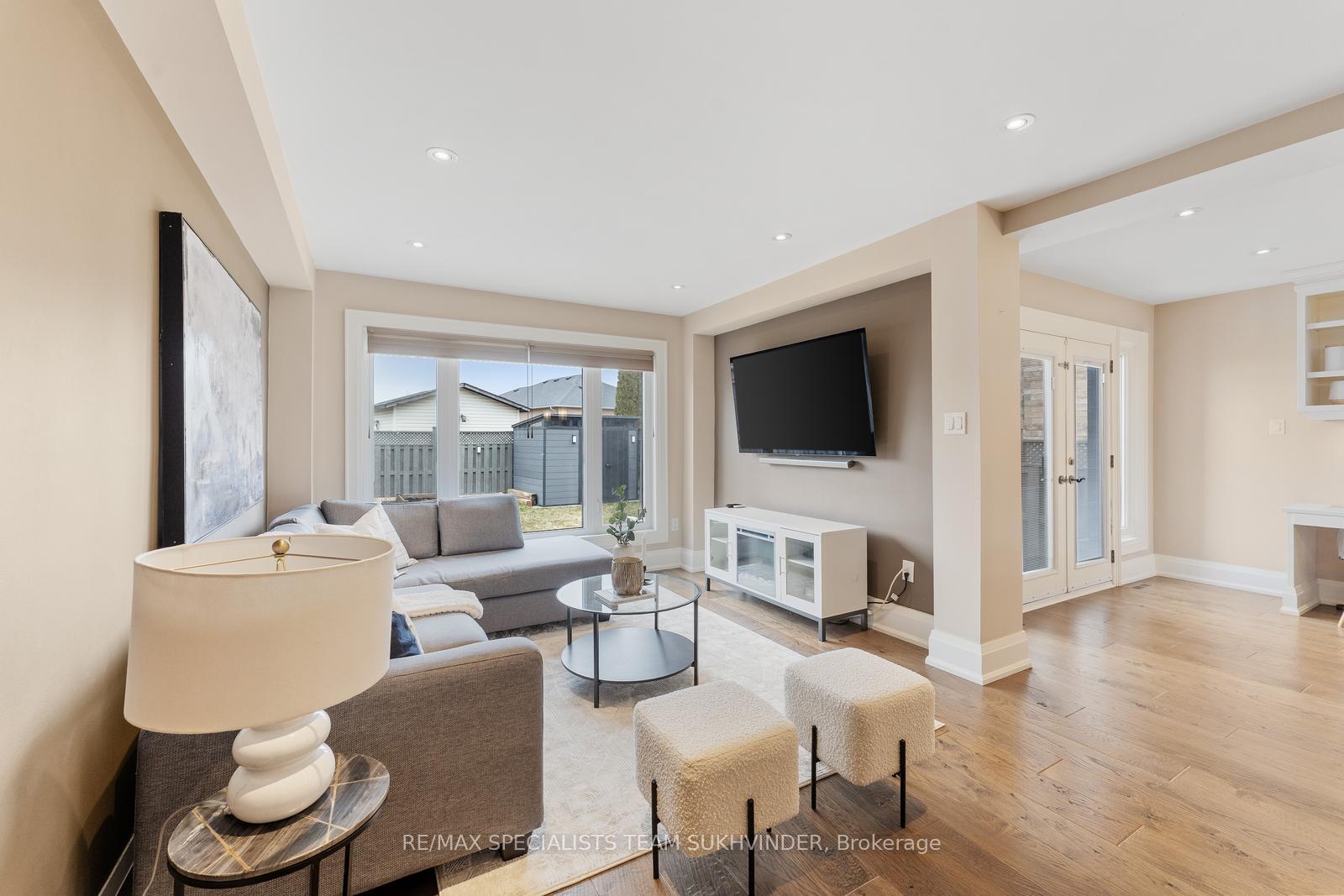 Photo 12 of 22 Emily Carr Crescent, Caledon, Bolton West — HOMEH