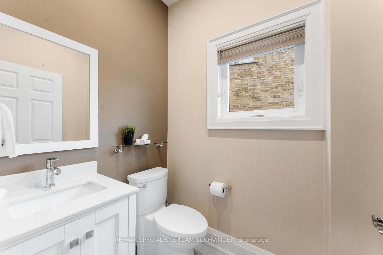 Photo 17 of 22 Emily Carr Crescent, Caledon, Bolton West — HOMEH