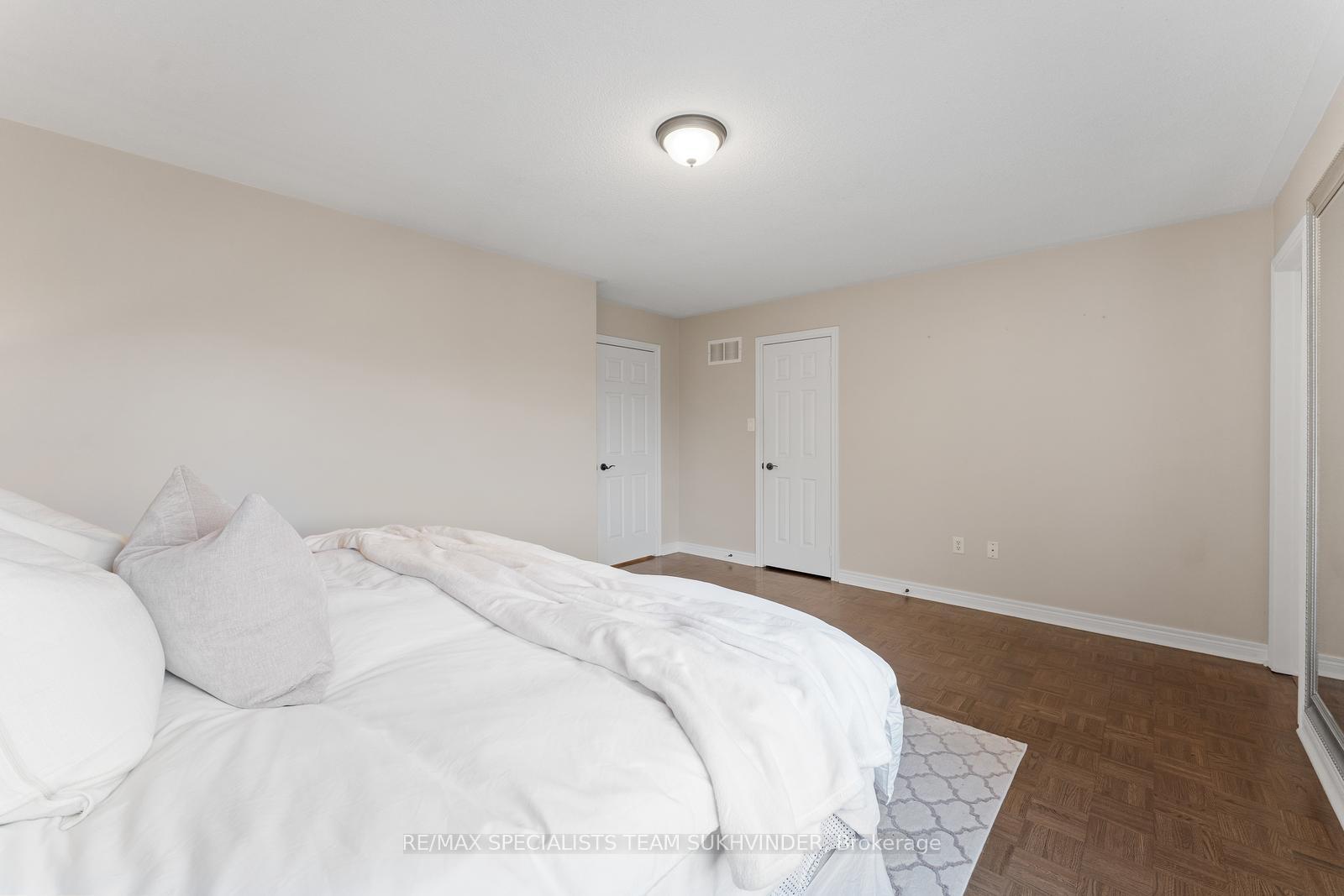 Photo 21 of 22 Emily Carr Crescent, Caledon, Bolton West — HOMEH