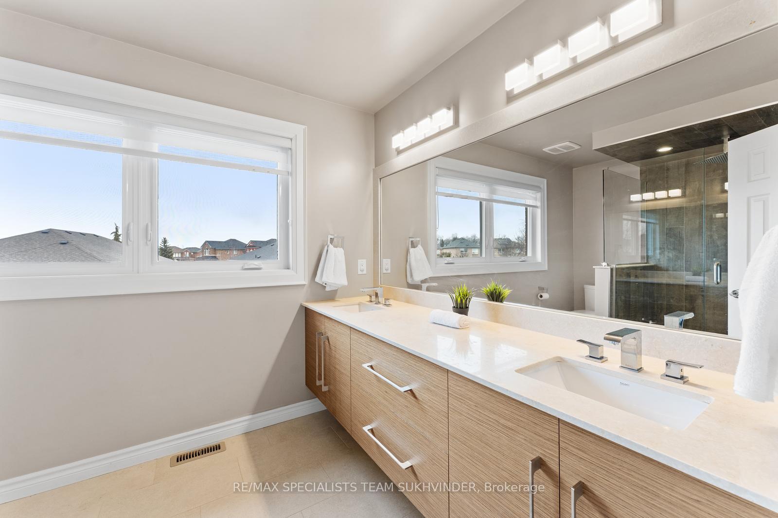 Photo 23 of 22 Emily Carr Crescent, Caledon, Bolton West — HOMEH
