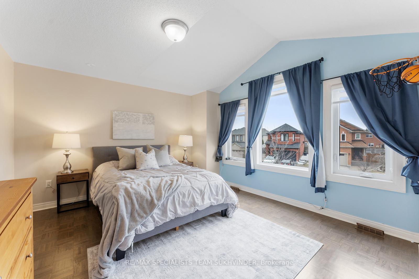 Photo 25 of 22 Emily Carr Crescent, Caledon, Bolton West — HOMEH