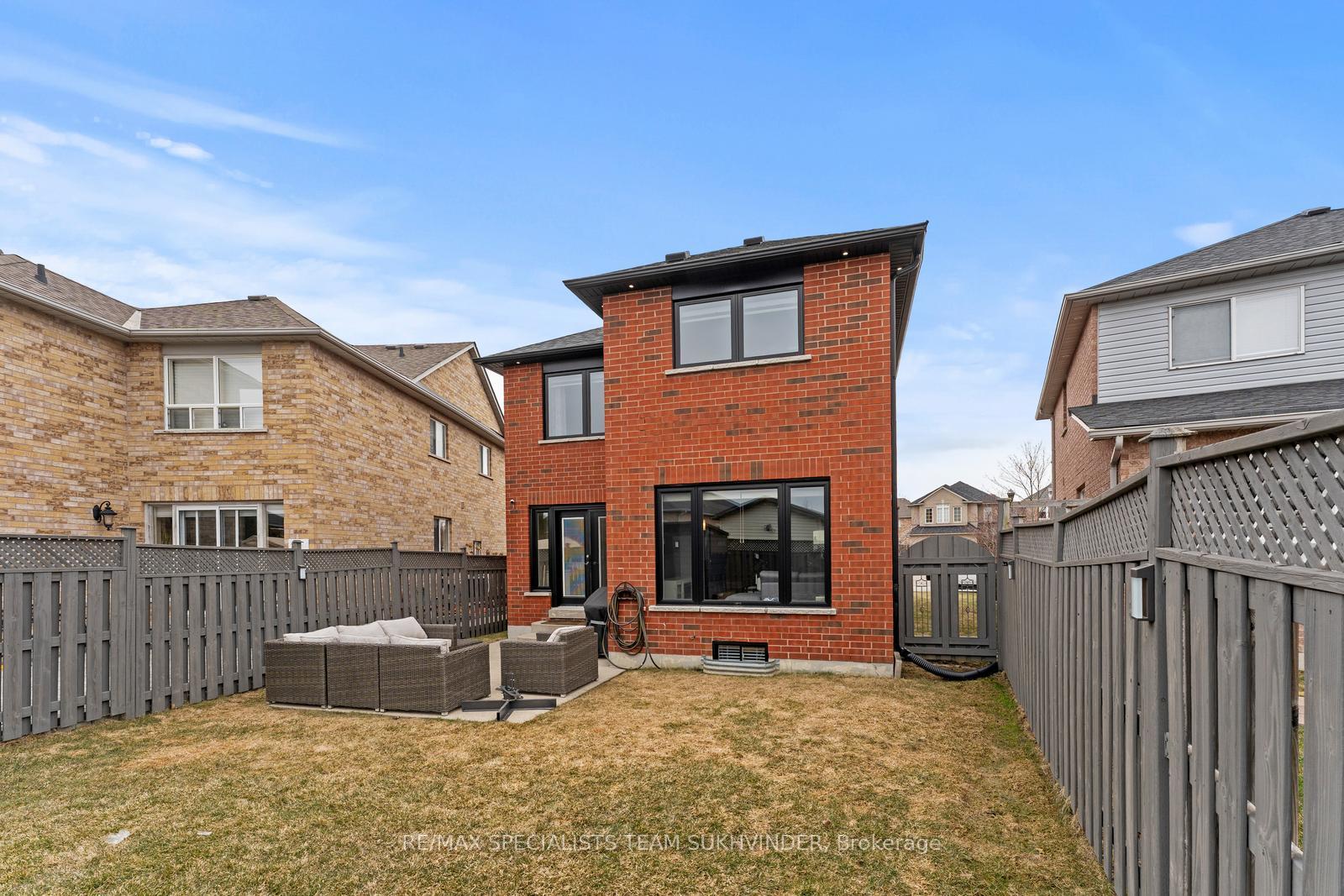 Photo 37 of 22 Emily Carr Crescent, Caledon, Bolton West — HOMEH