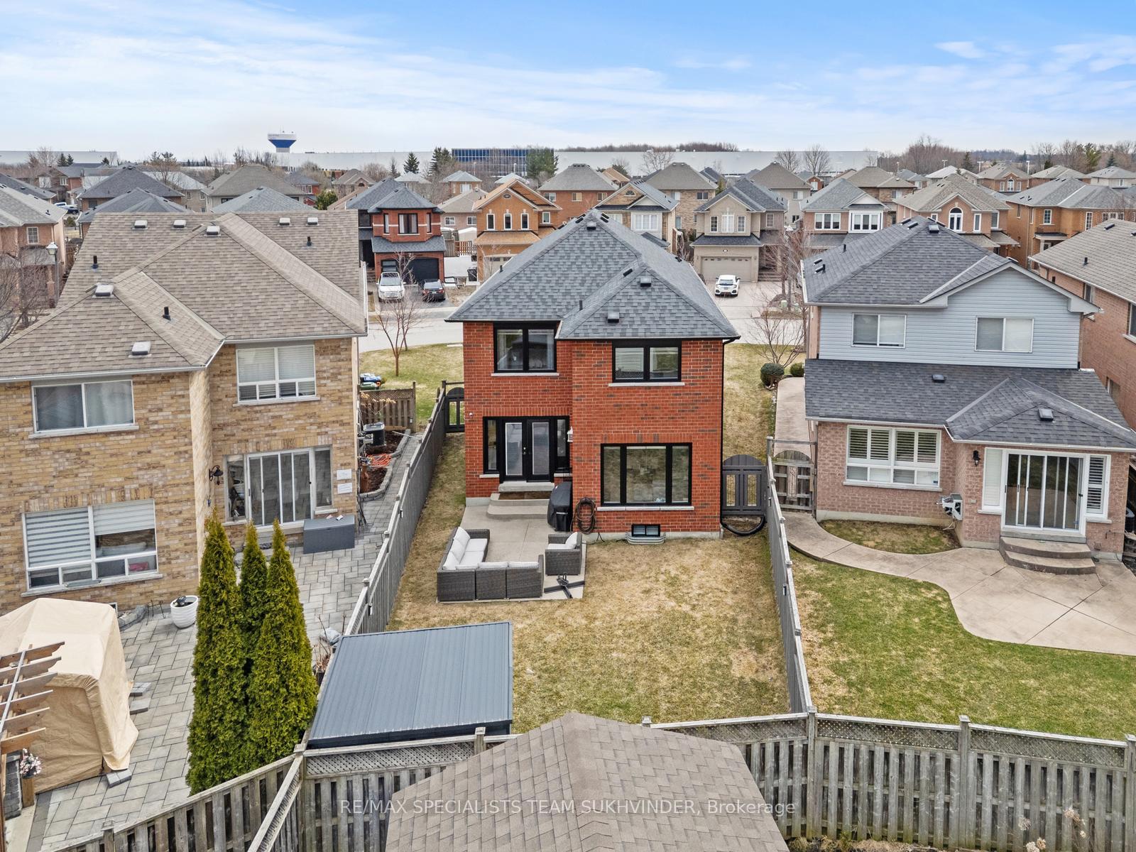Photo 38 of 22 Emily Carr Crescent, Caledon, Bolton West — HOMEH