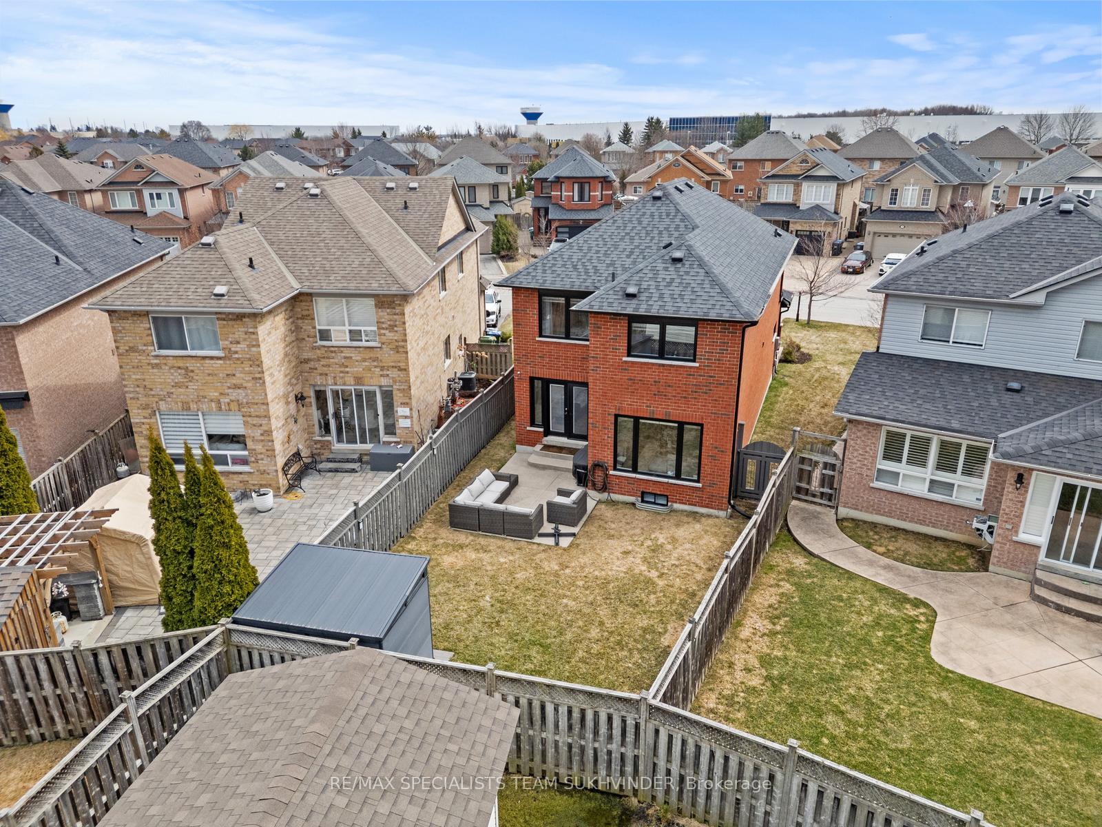 Photo 39 of 22 Emily Carr Crescent, Caledon, Bolton West — HOMEH